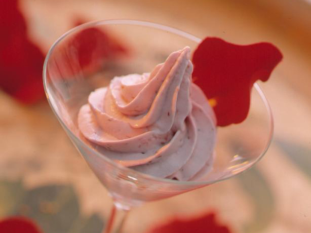 Himbeerglace mit Crème fraîche