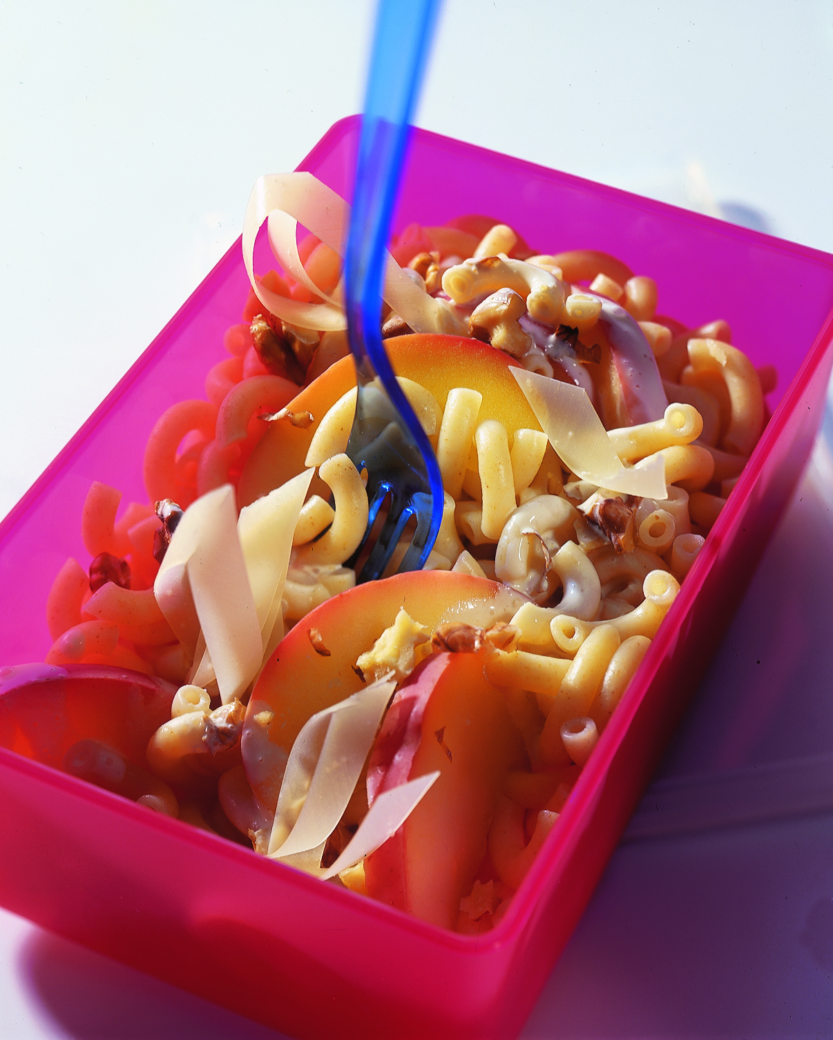 Hörnlisalat mit Baumnüssen to go