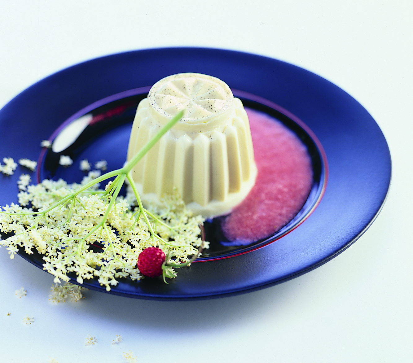 Panna cotta aux fleurs de sureau sauce aux fraises