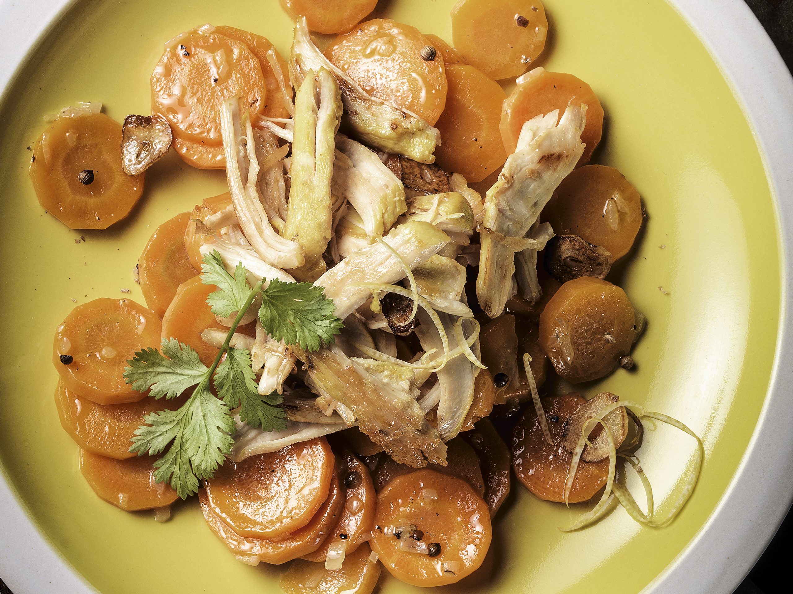 Poulet poché et carottes à la coriandre et au miel