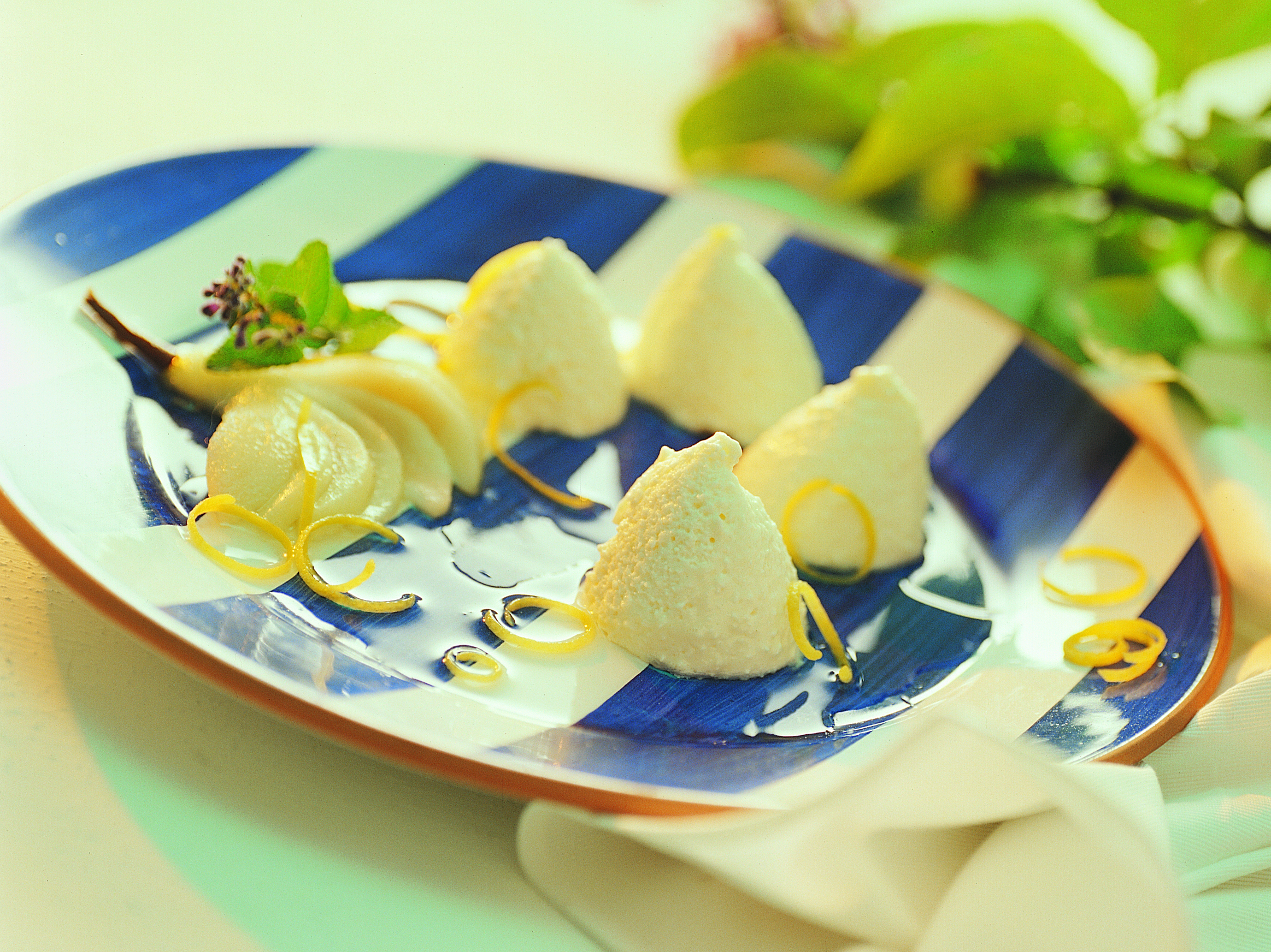 Hüttenkäse-Mousse mit Birnen