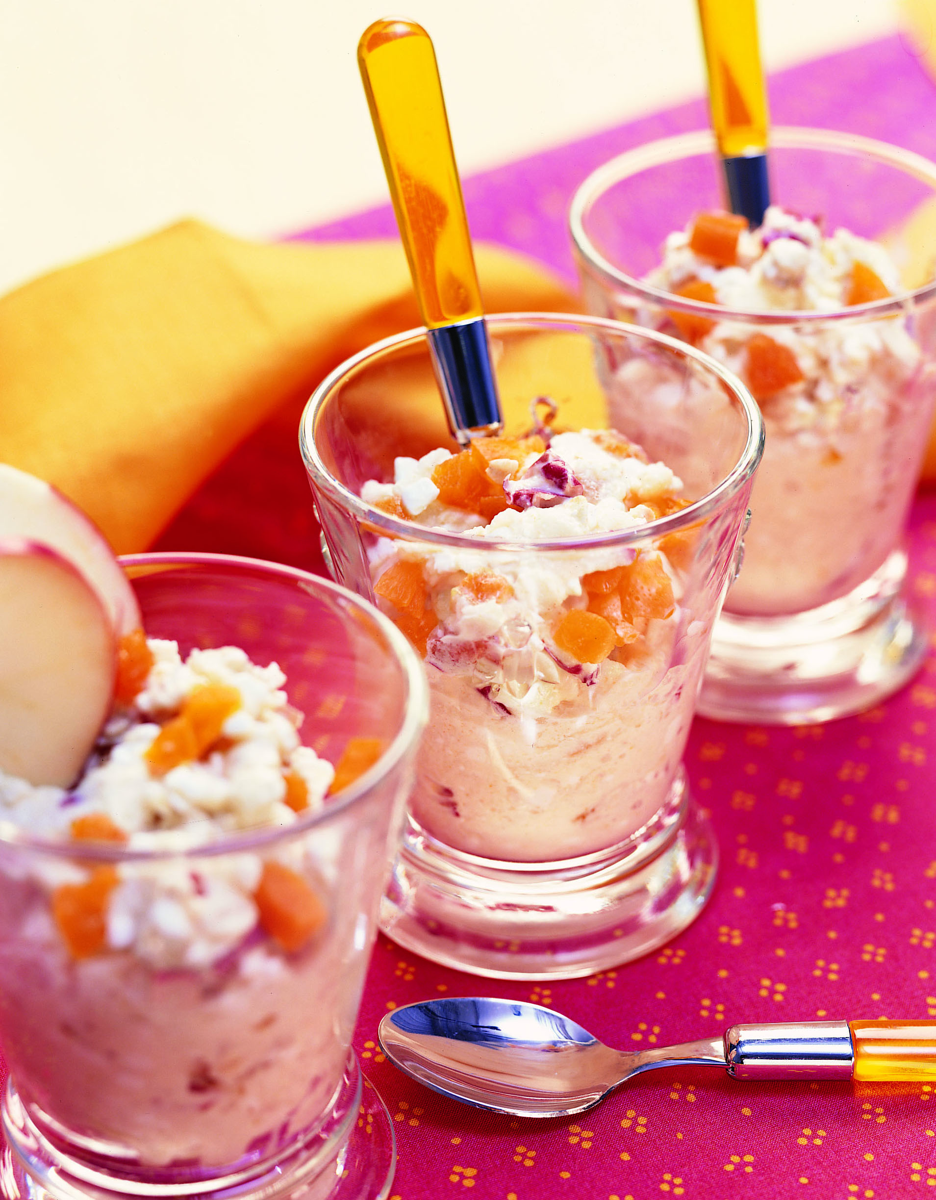 Hüttenkäse-Müesli mit Apfel und Dörraprikosen