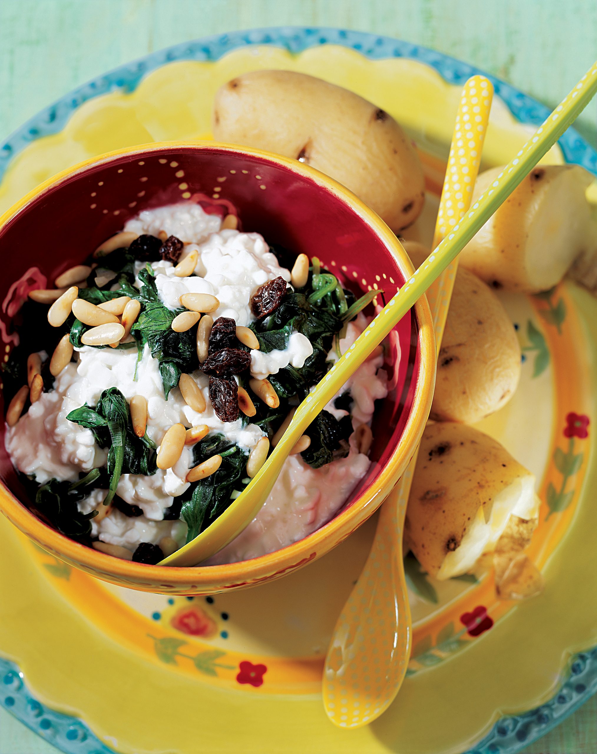 Pommes de terre en robe des champs et cottage cheese