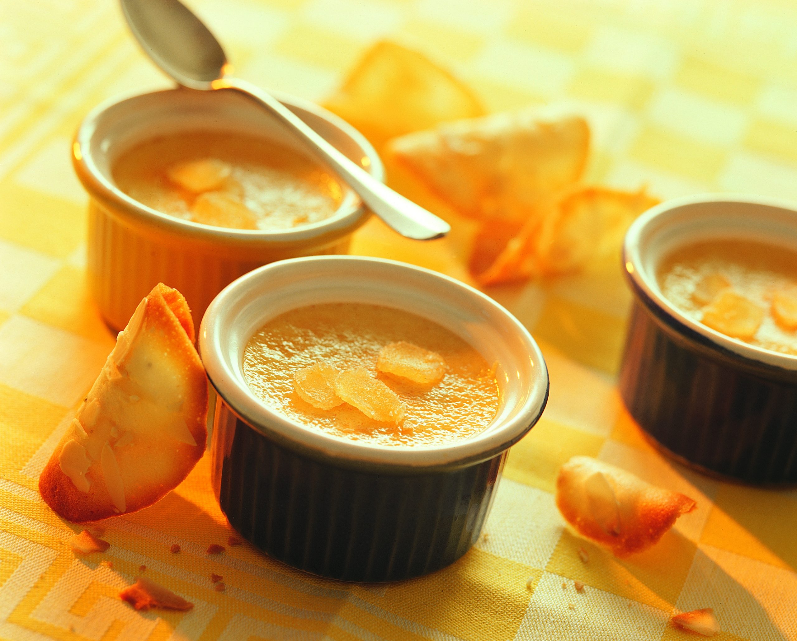Flan au gingembre et tuiles aux amandes