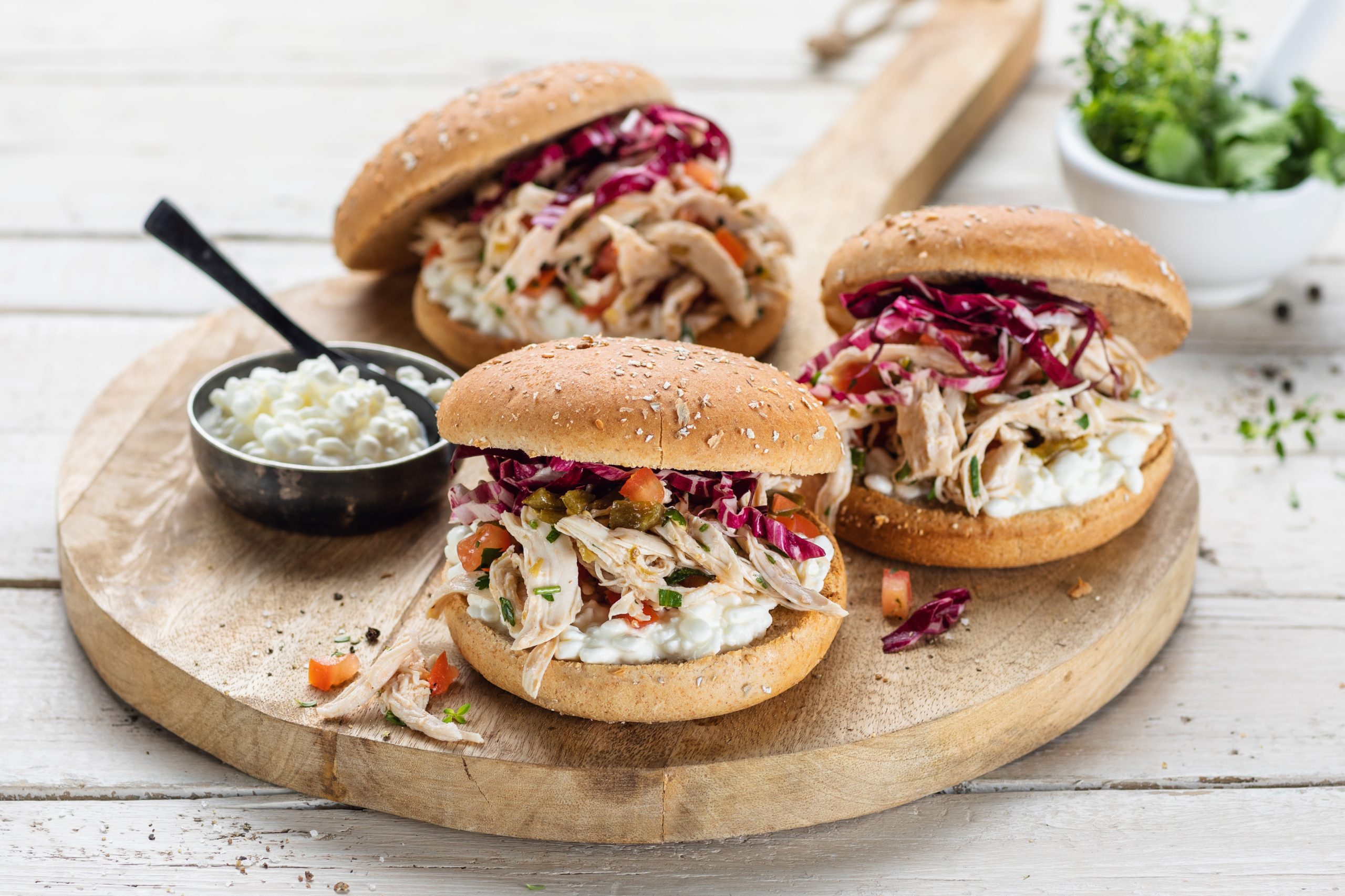 Jalapeno-Burger mit Pulled Chicken