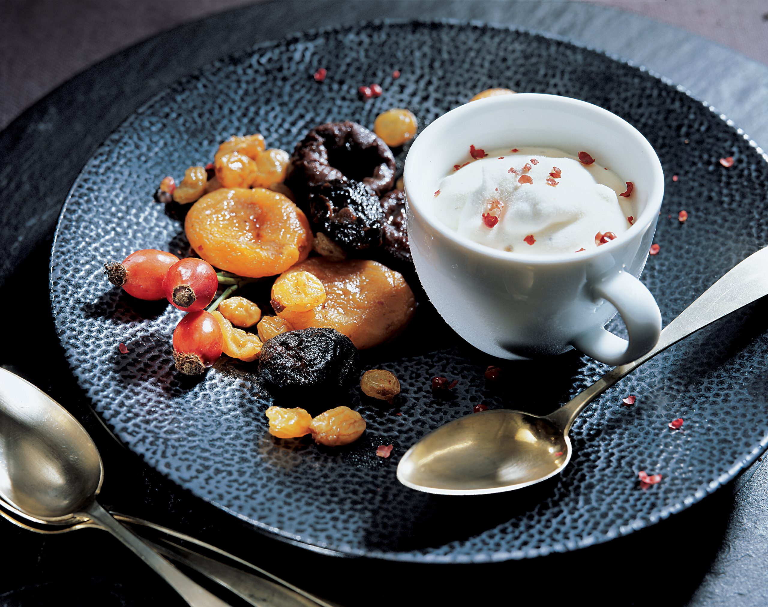 Glace au fromage et sa compote de fruits secs