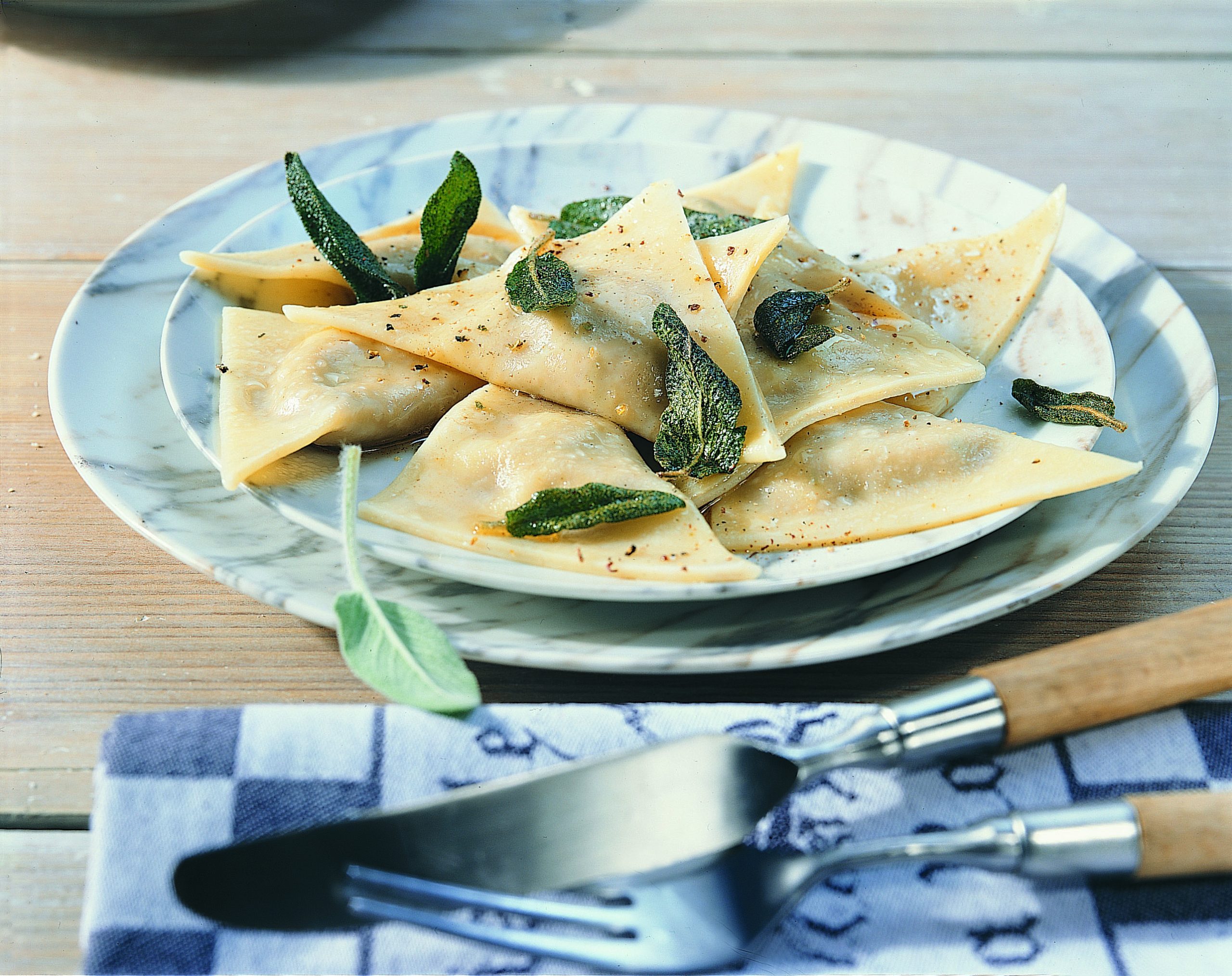Triangoli aux noix et au fromage beurre à la sauge