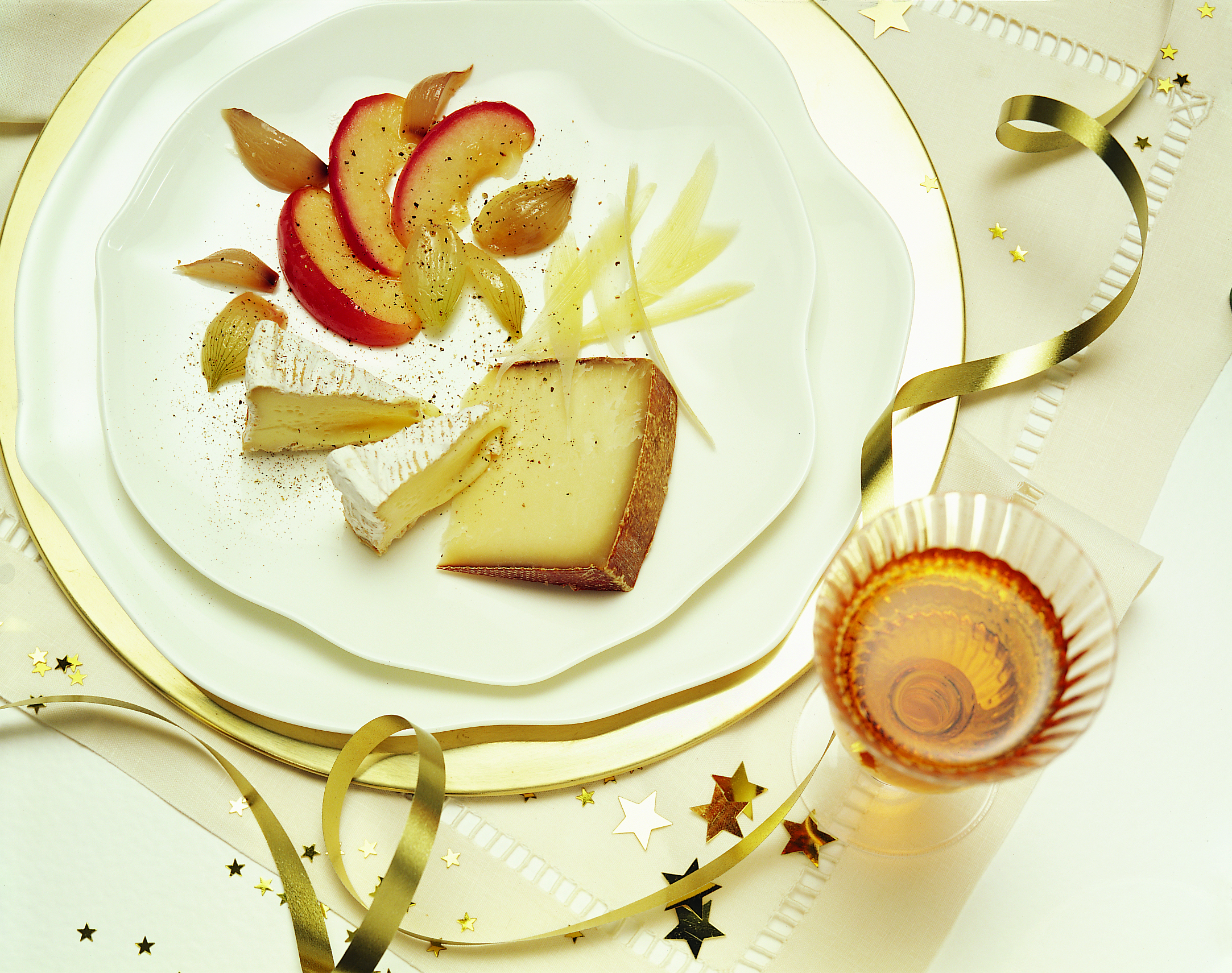 Käseplättchen mit Apfel-Schalotten