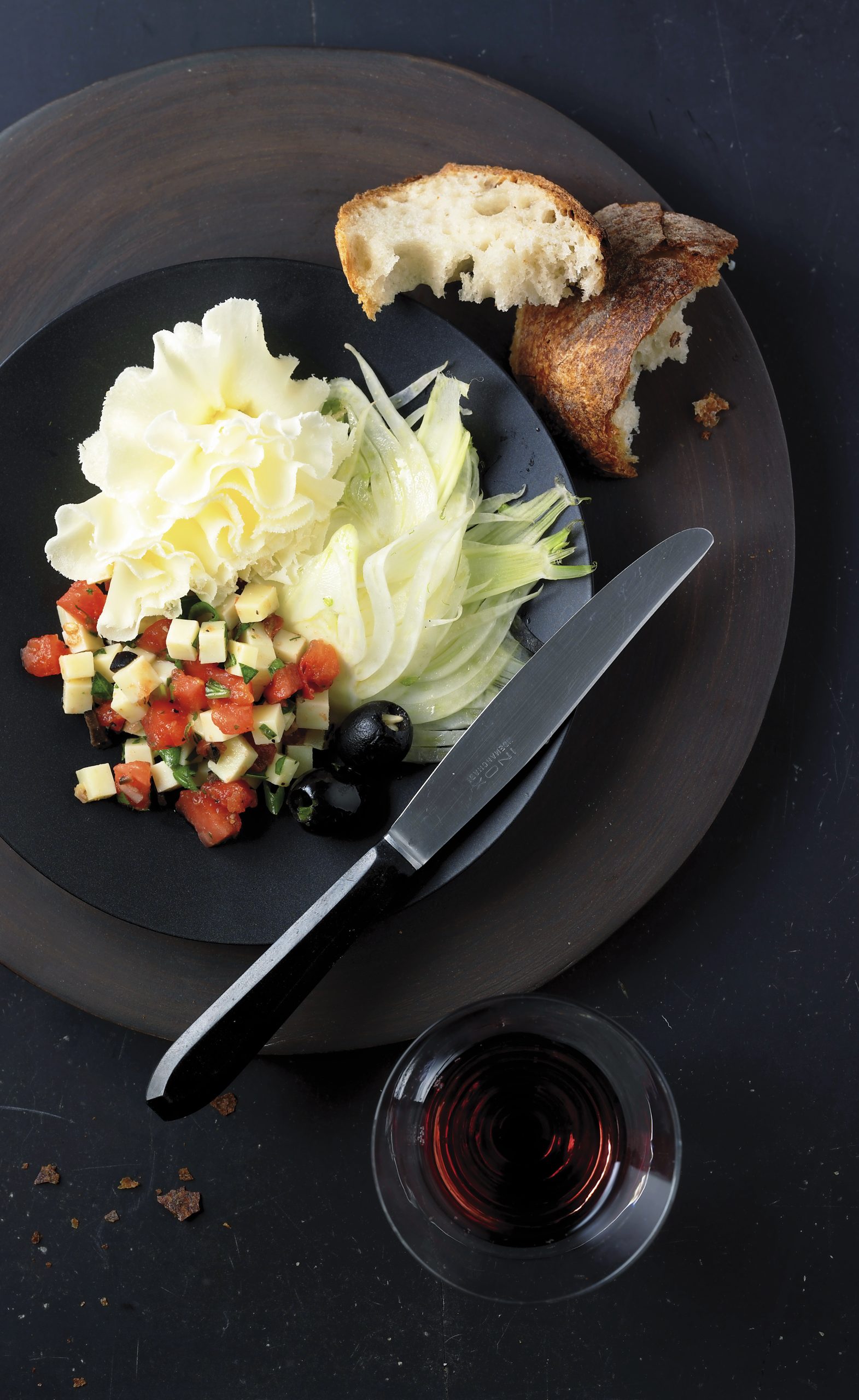 Käsetatar auf Fenchelsalat