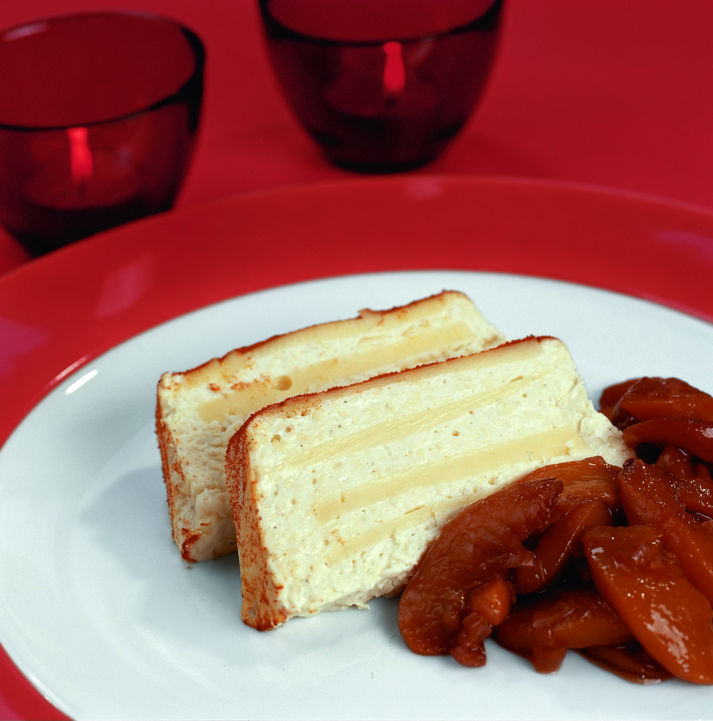 Käseterrine mit rotem Pfirsich-Chutney