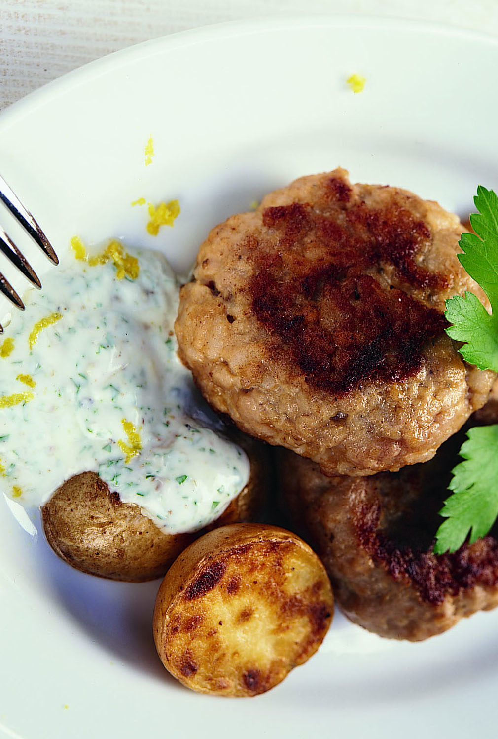Kalbfleisch-Burger mit Kreuzkümmel-Joghurt