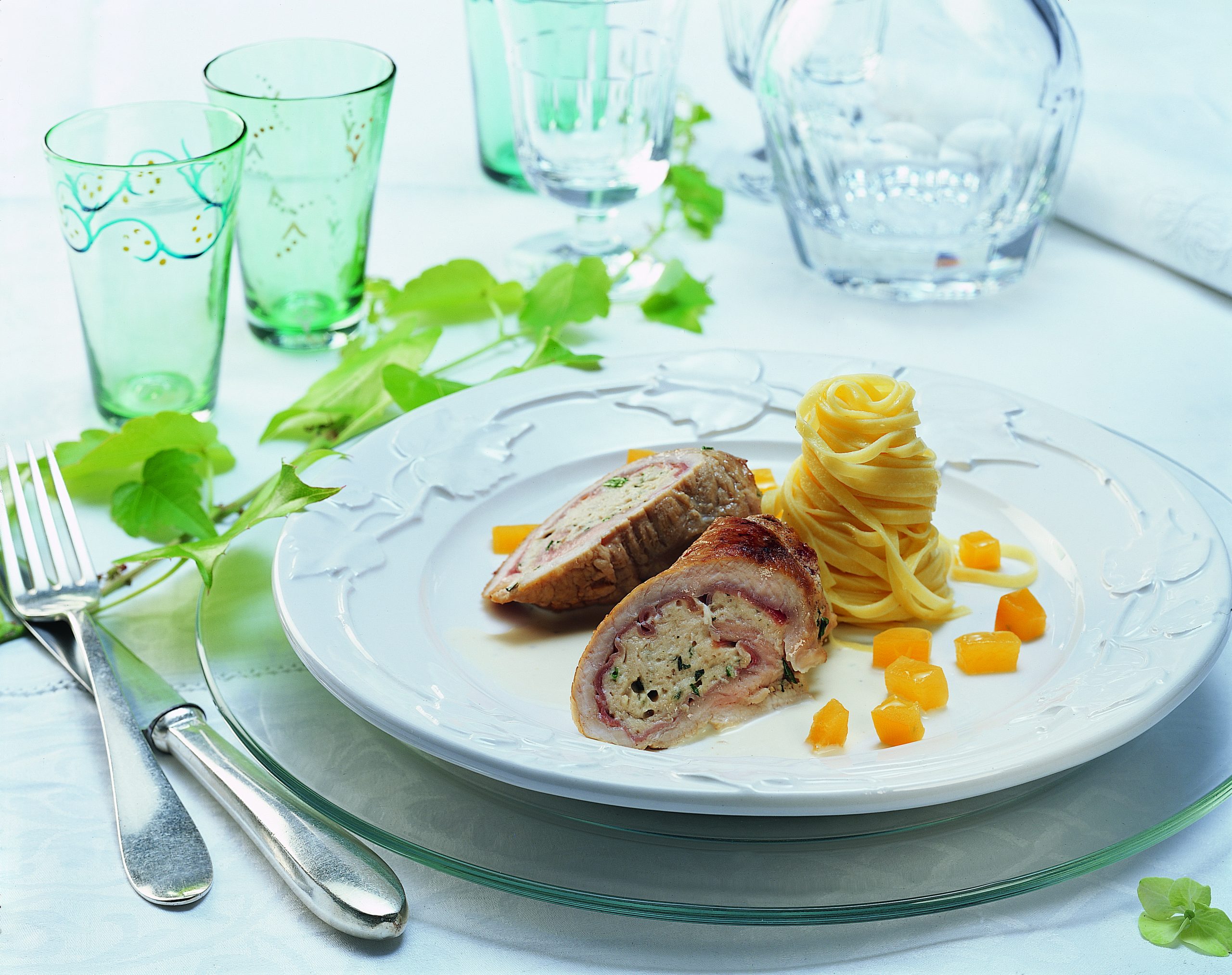Kalbfleischröllchen mit Estragon zu Kürbis-Taglierini
