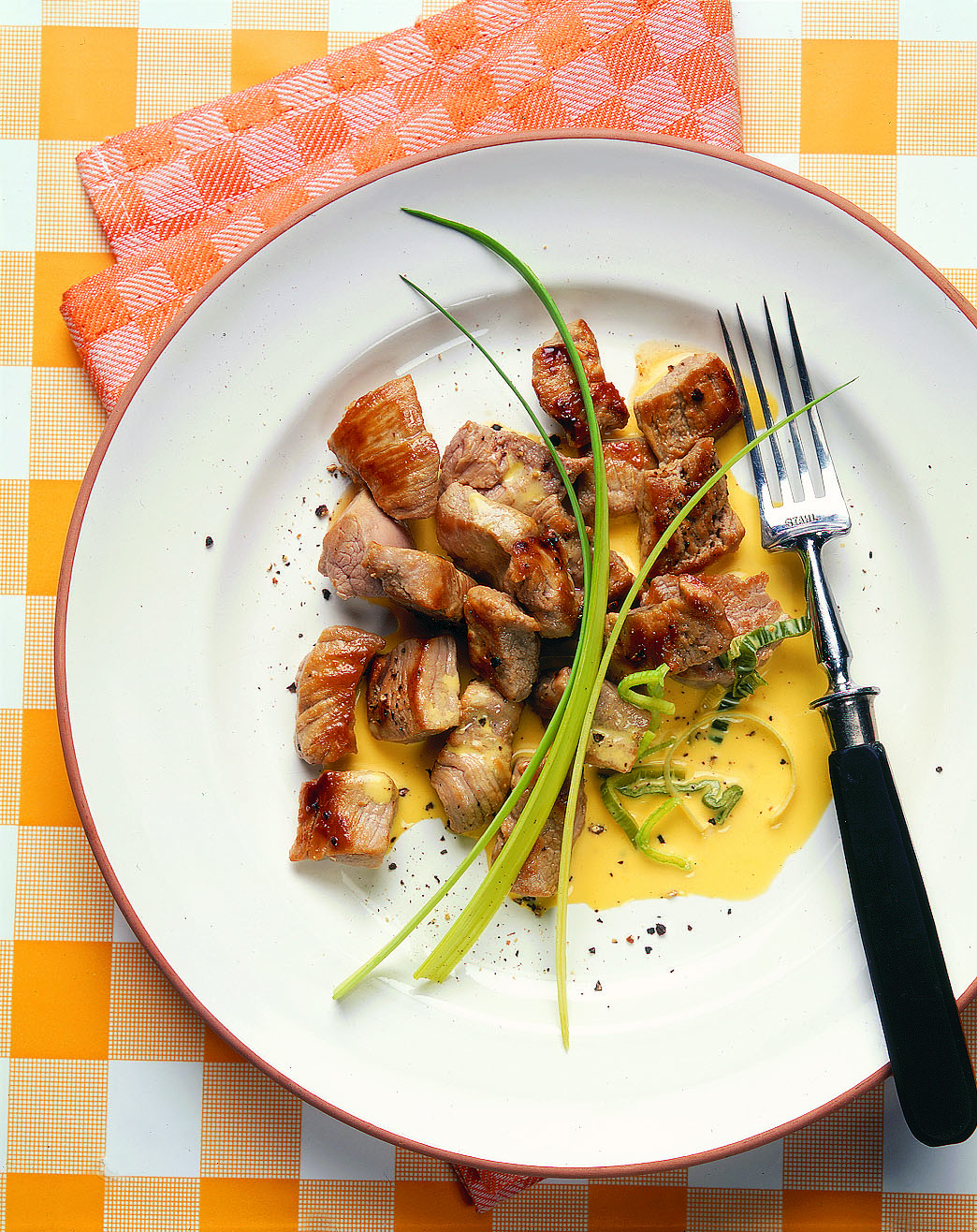 Kalbfleischwürfel an Safransauce