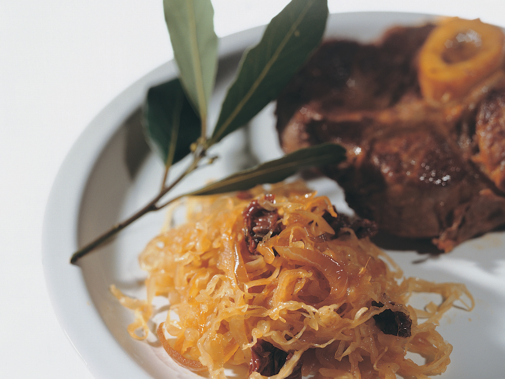 Kalbshaxen auf Rotweinsauerkraut