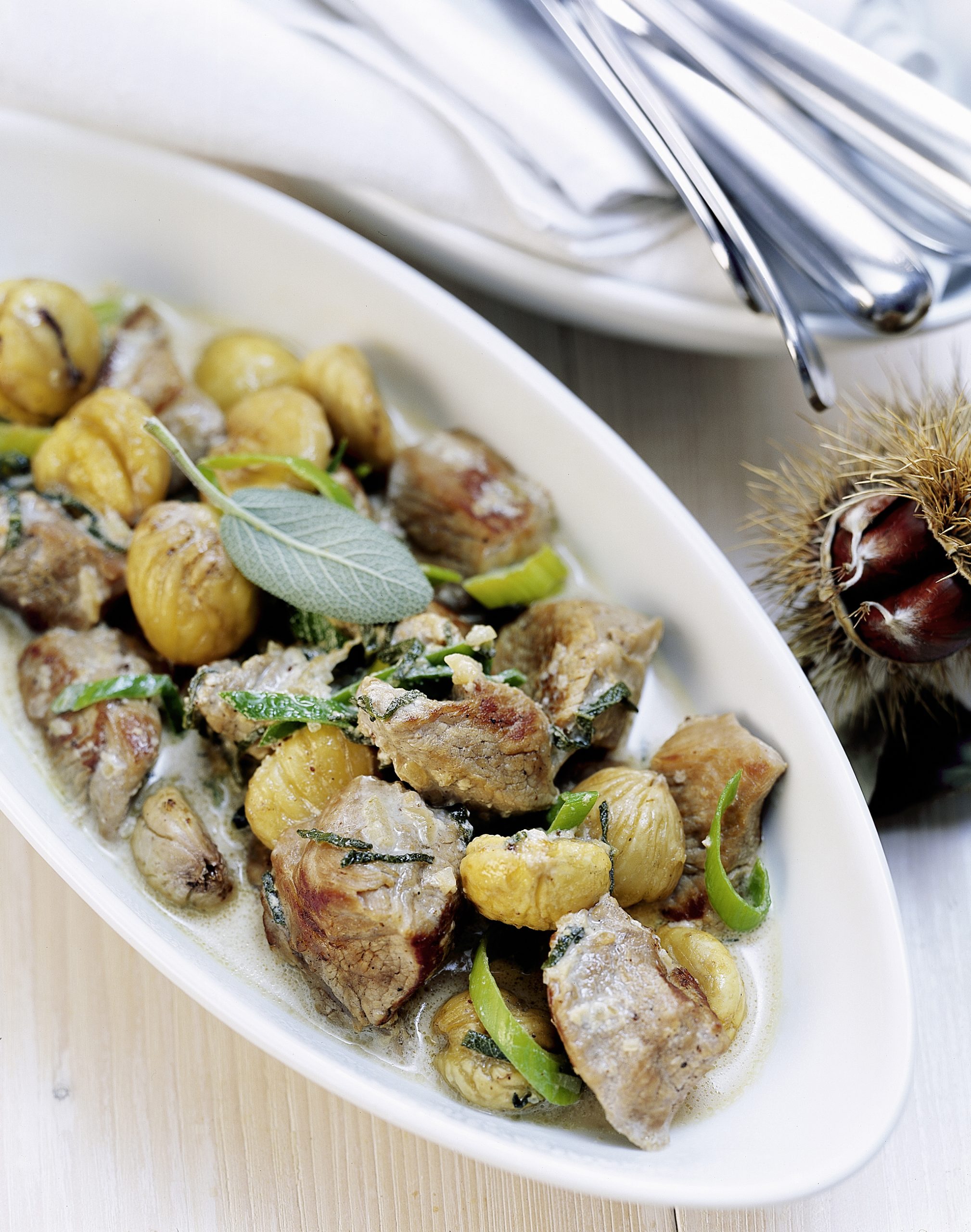 Ragoût de veau aux marrons et à la sauge