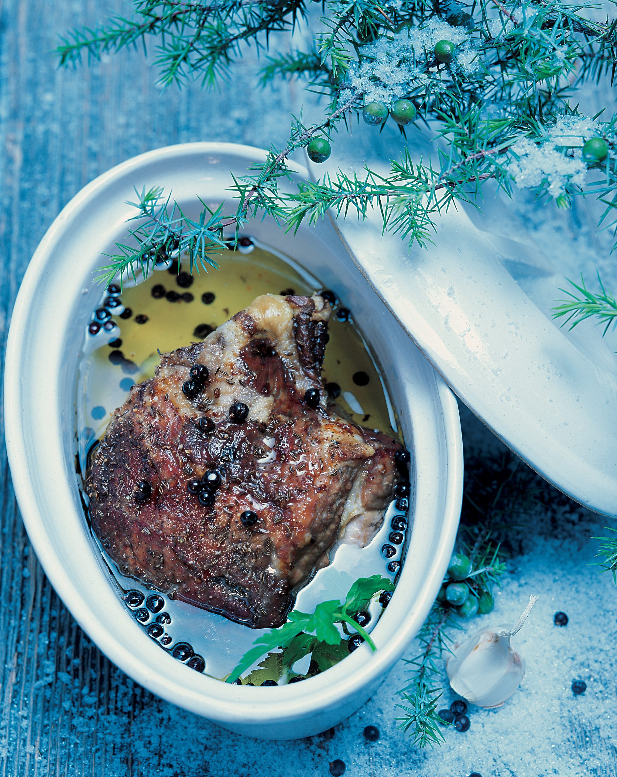 Rôti de porc froid mariné aux baies de genièvre