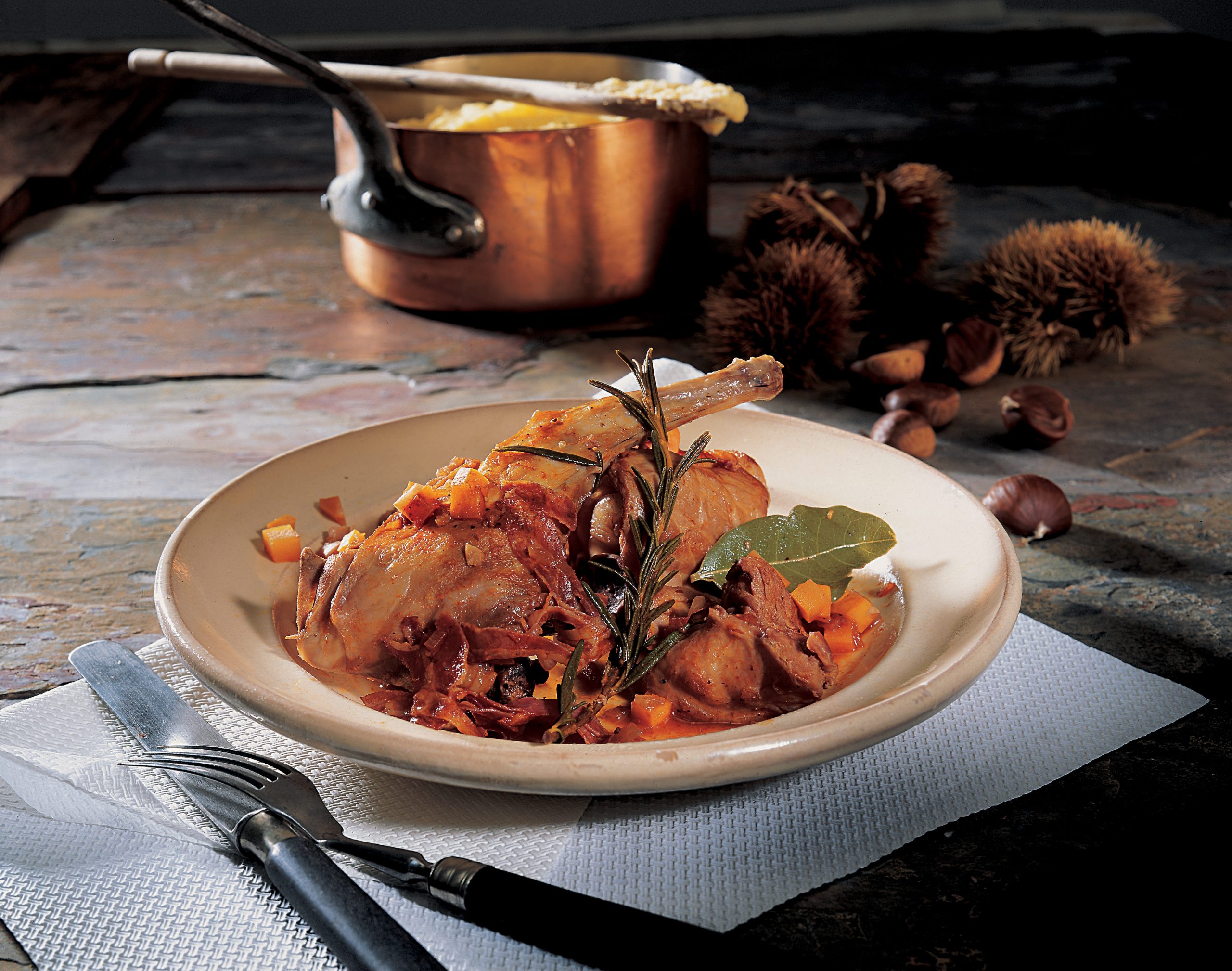 Kaninchen in Rotwein-Gemüse-Sauce