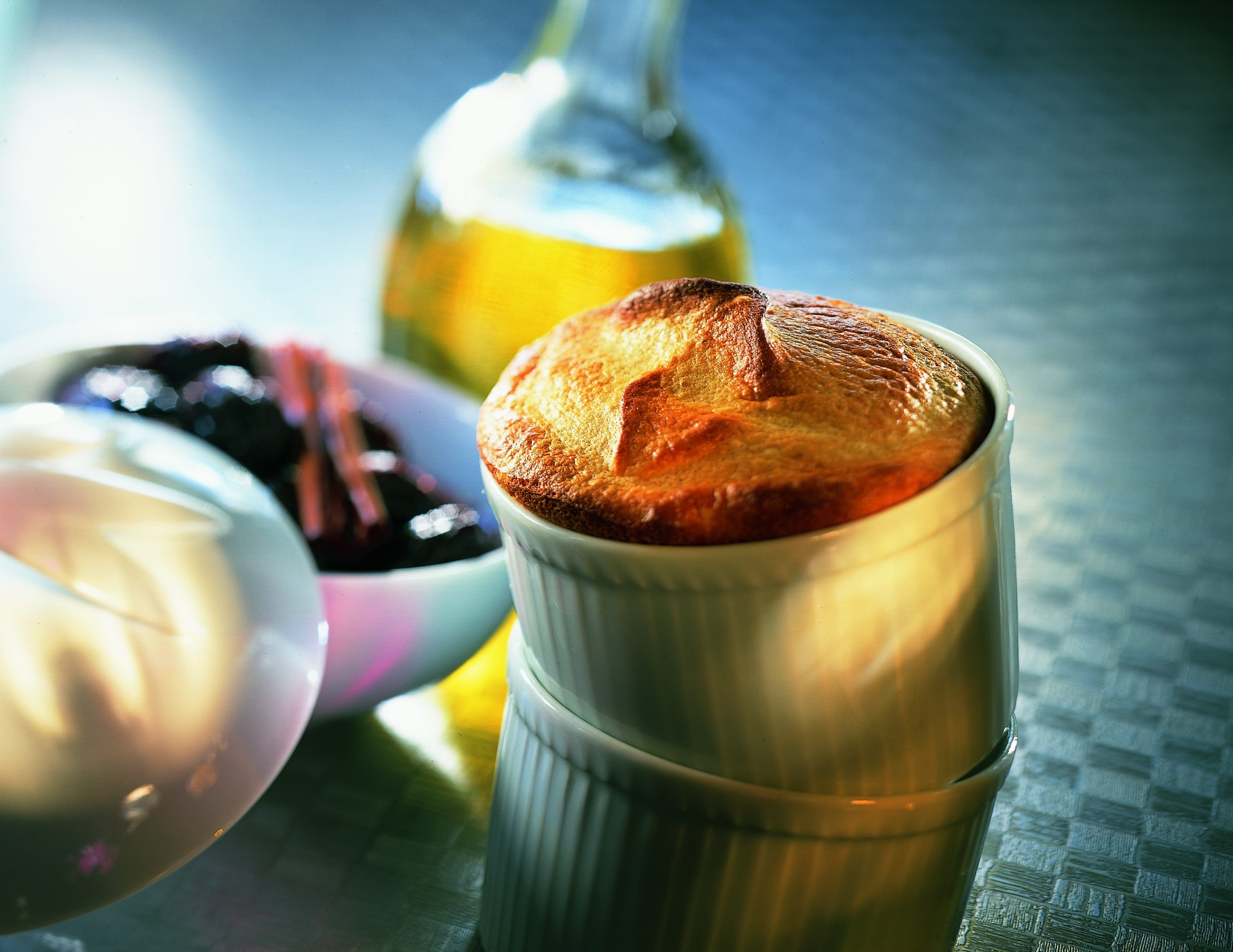 Soufflé de pomme de terre et pruneaux au vin chaud