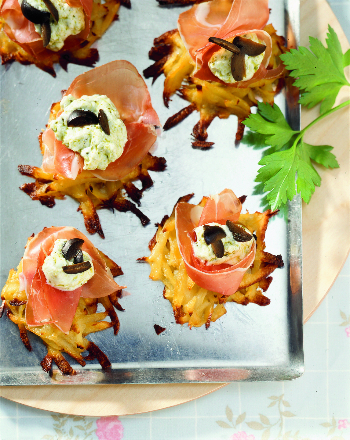 Nids de pommes de terre garnis