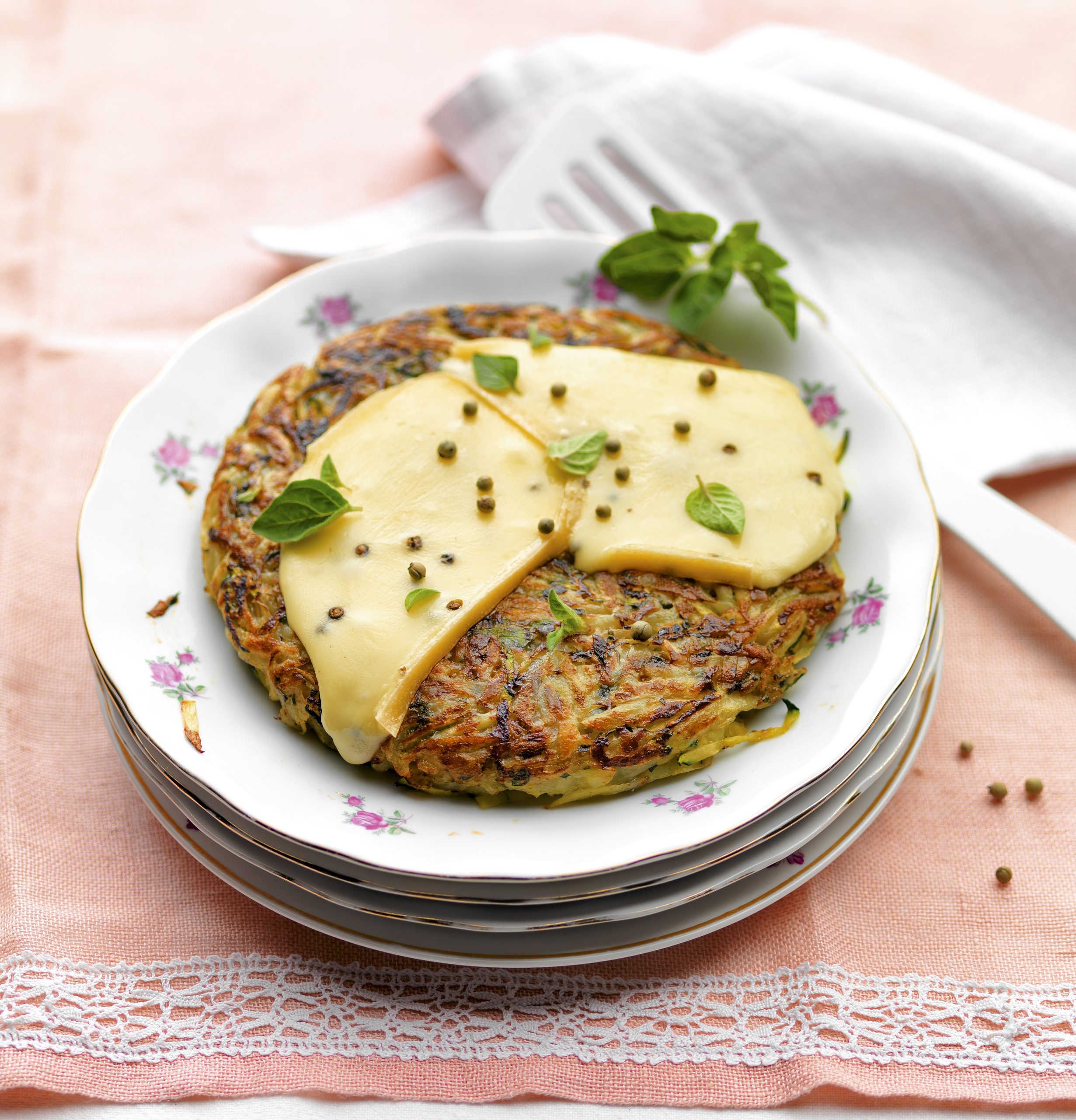 Rösti de courgettes au fromage poivré