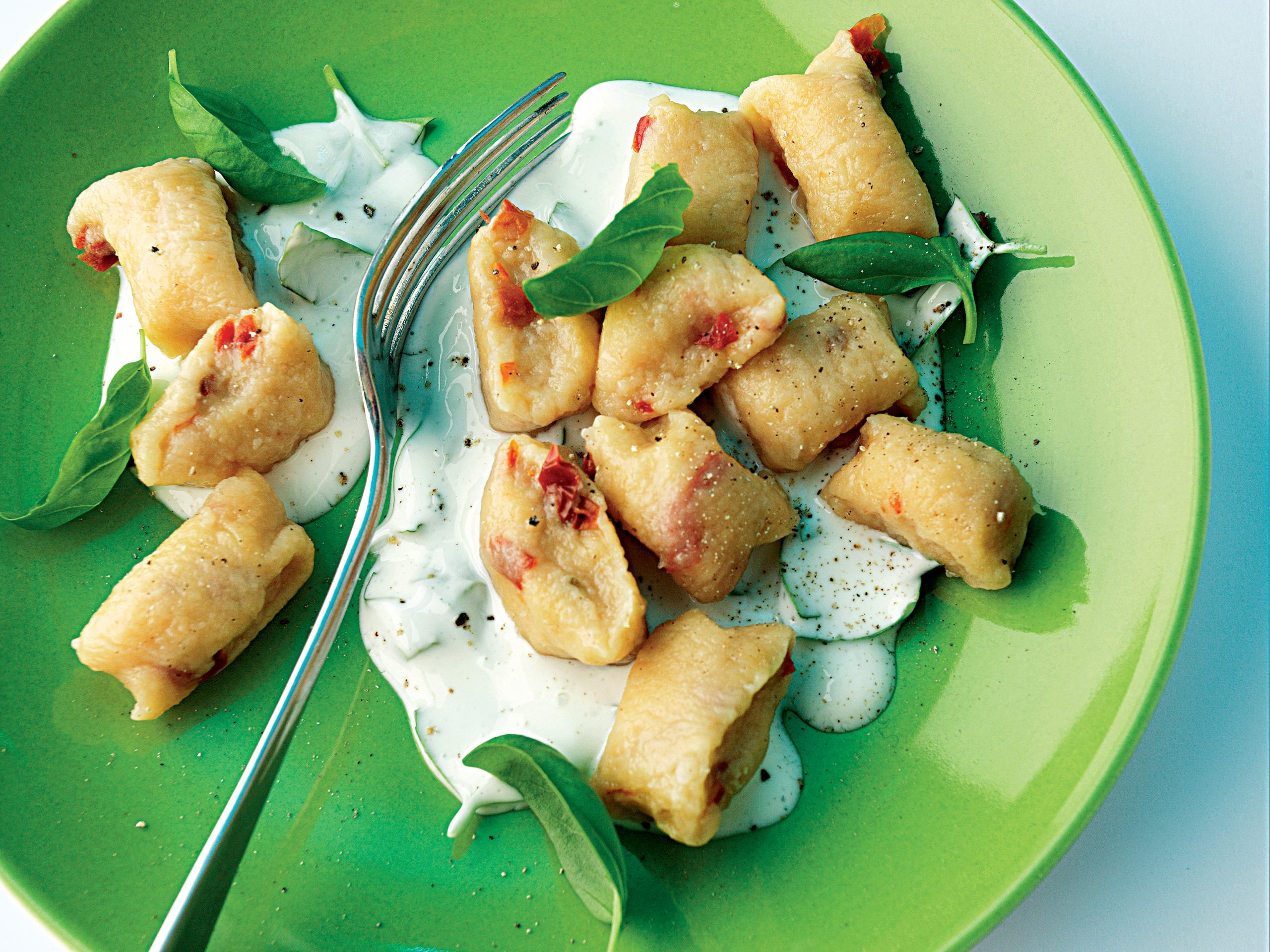 Kartoffelgnocchi mit Basilikum-Blanc-battu