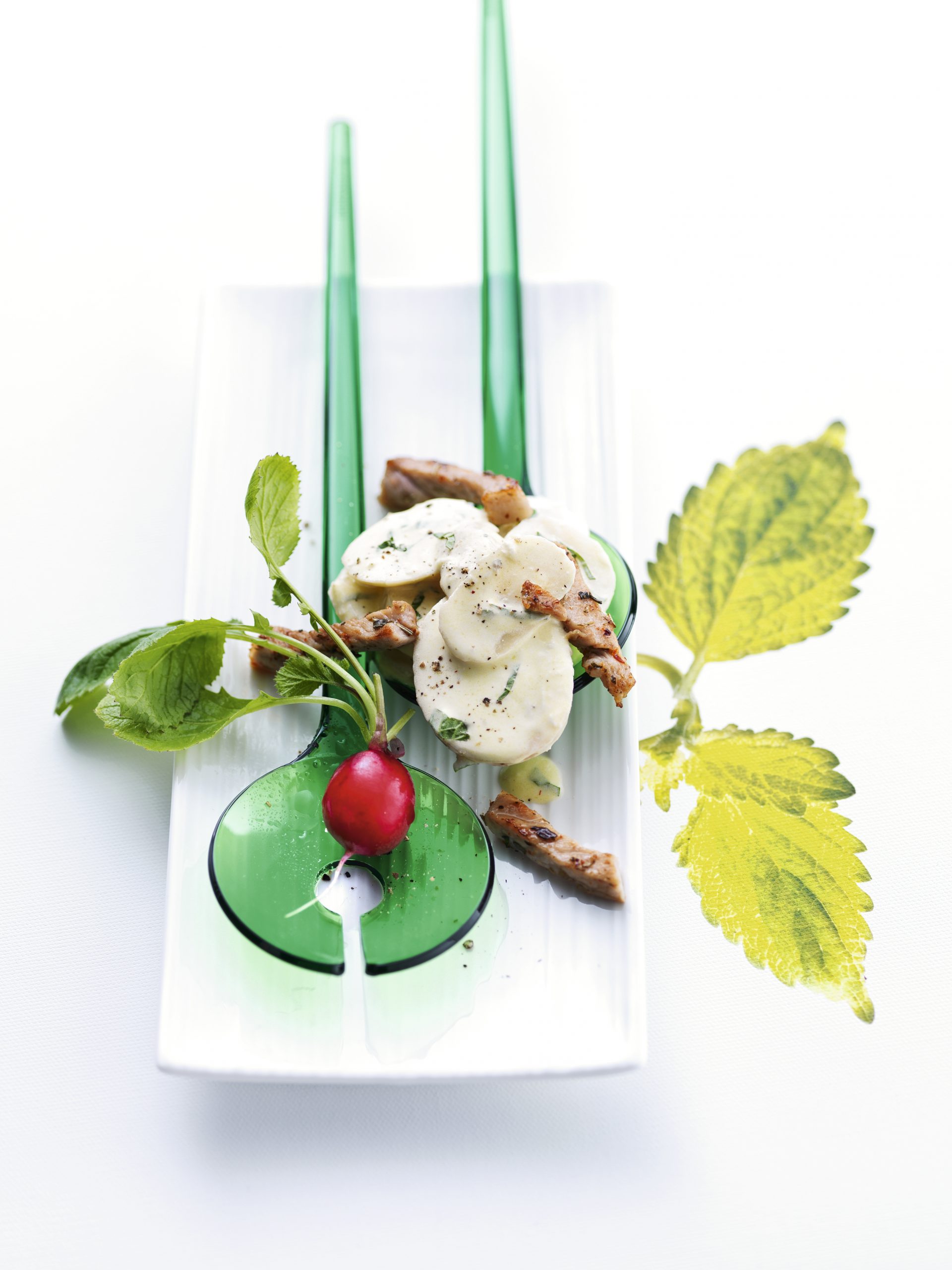 Kartoffelsalat mit Meerrettich und Fleischstreifen