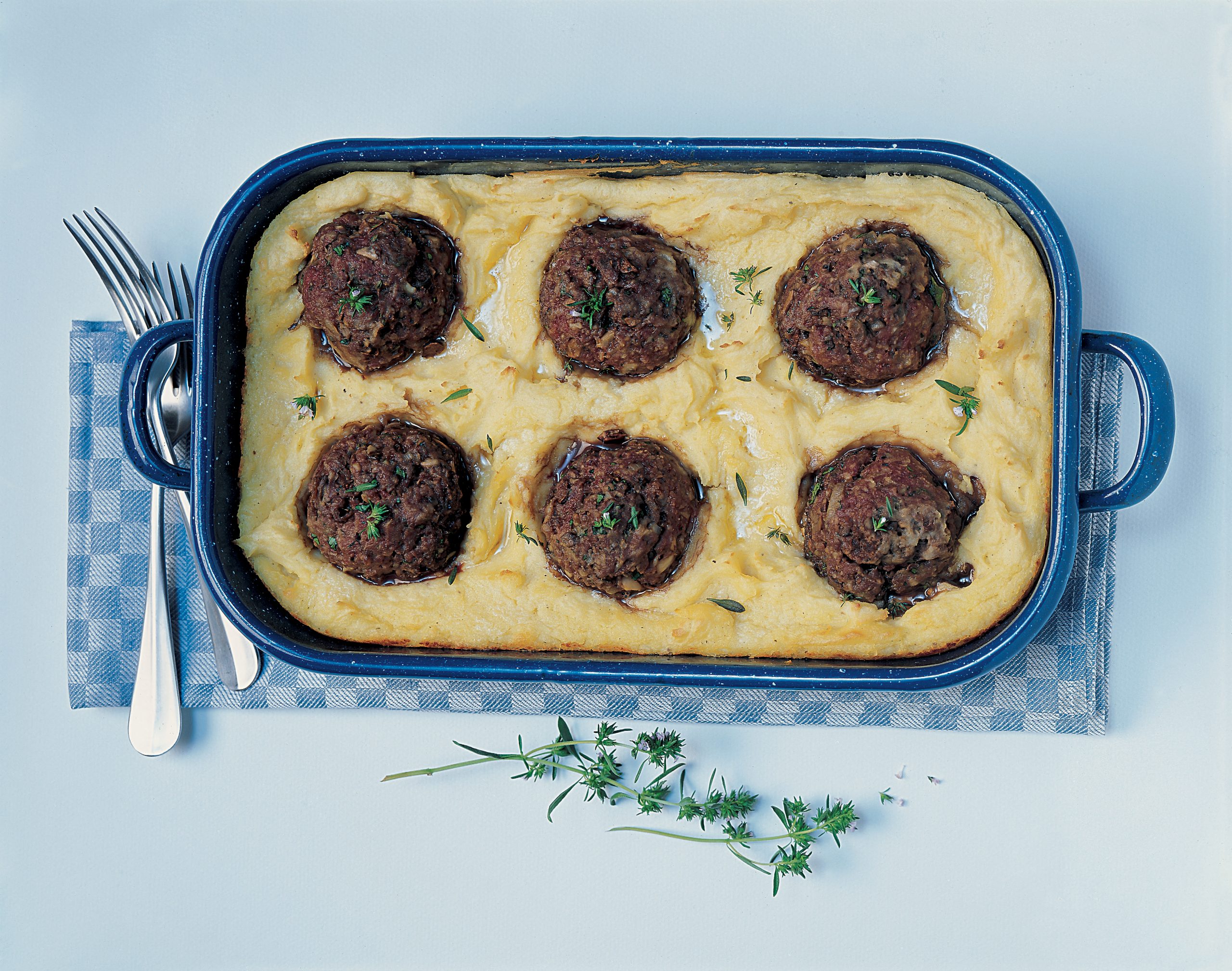 Boulettes de viande dans un lit de purée
