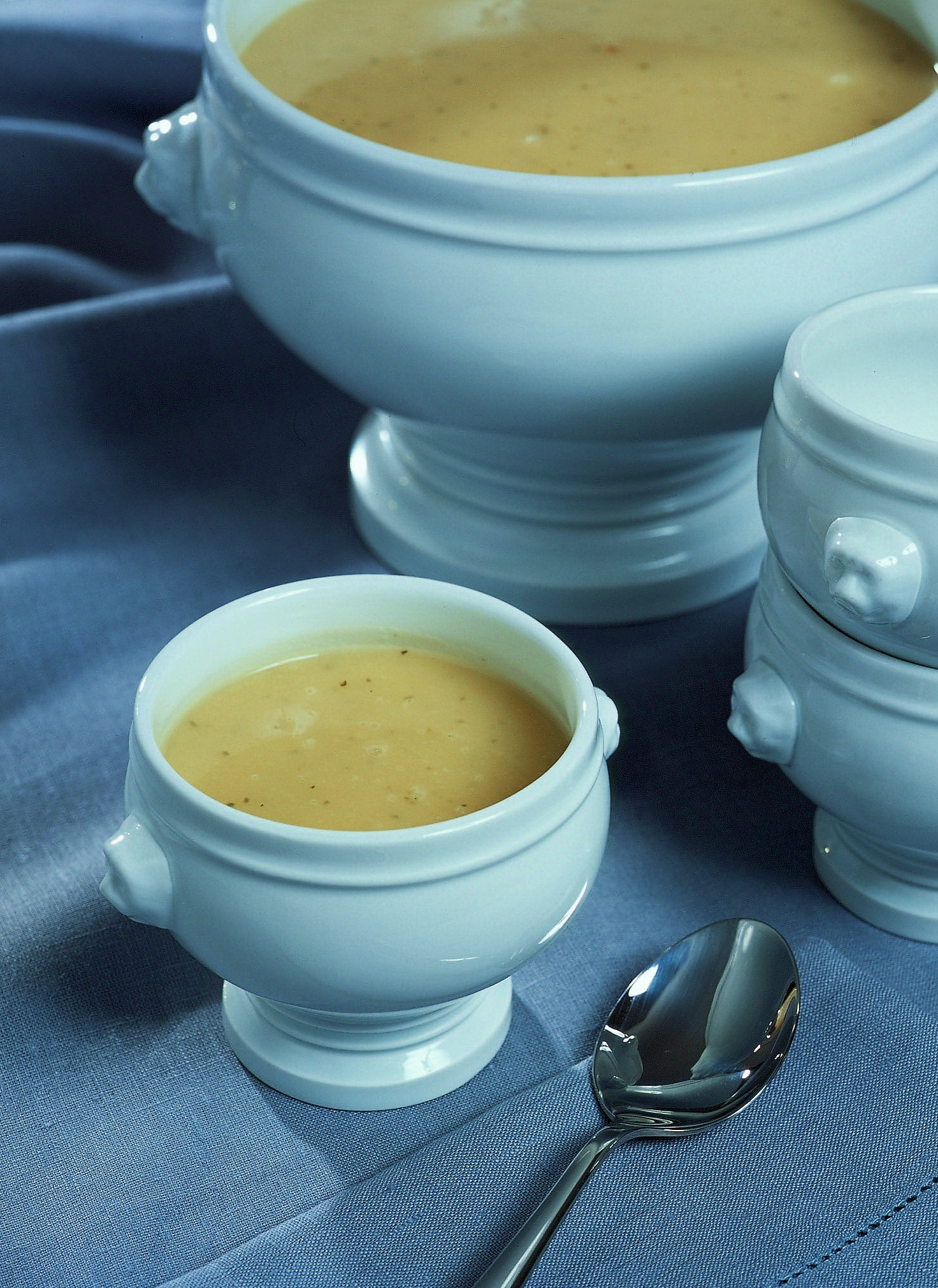 Soupe aux pommes de terre et au beurre aux herbes