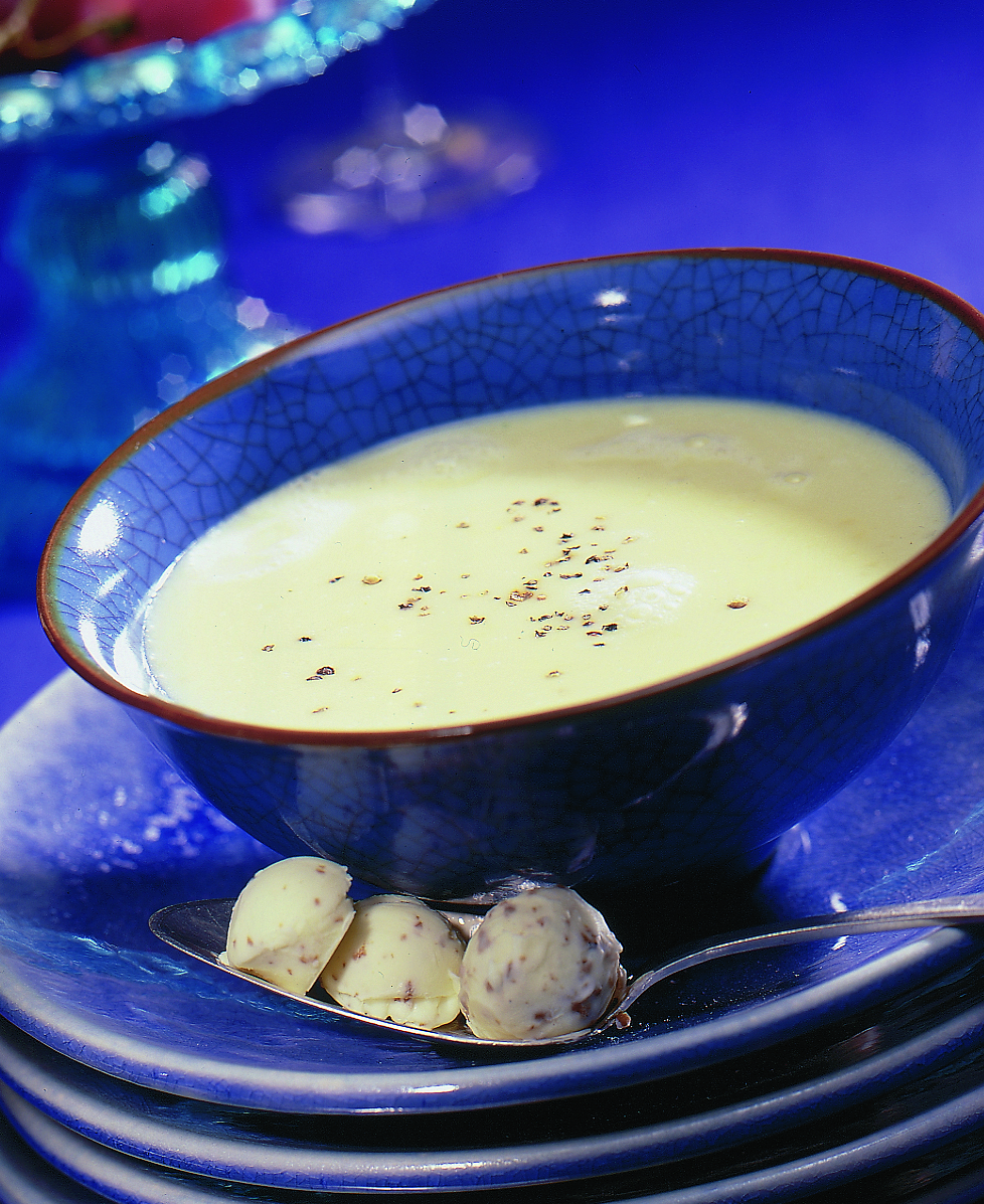 Soupe aux pommes de terre et au beurre truffé