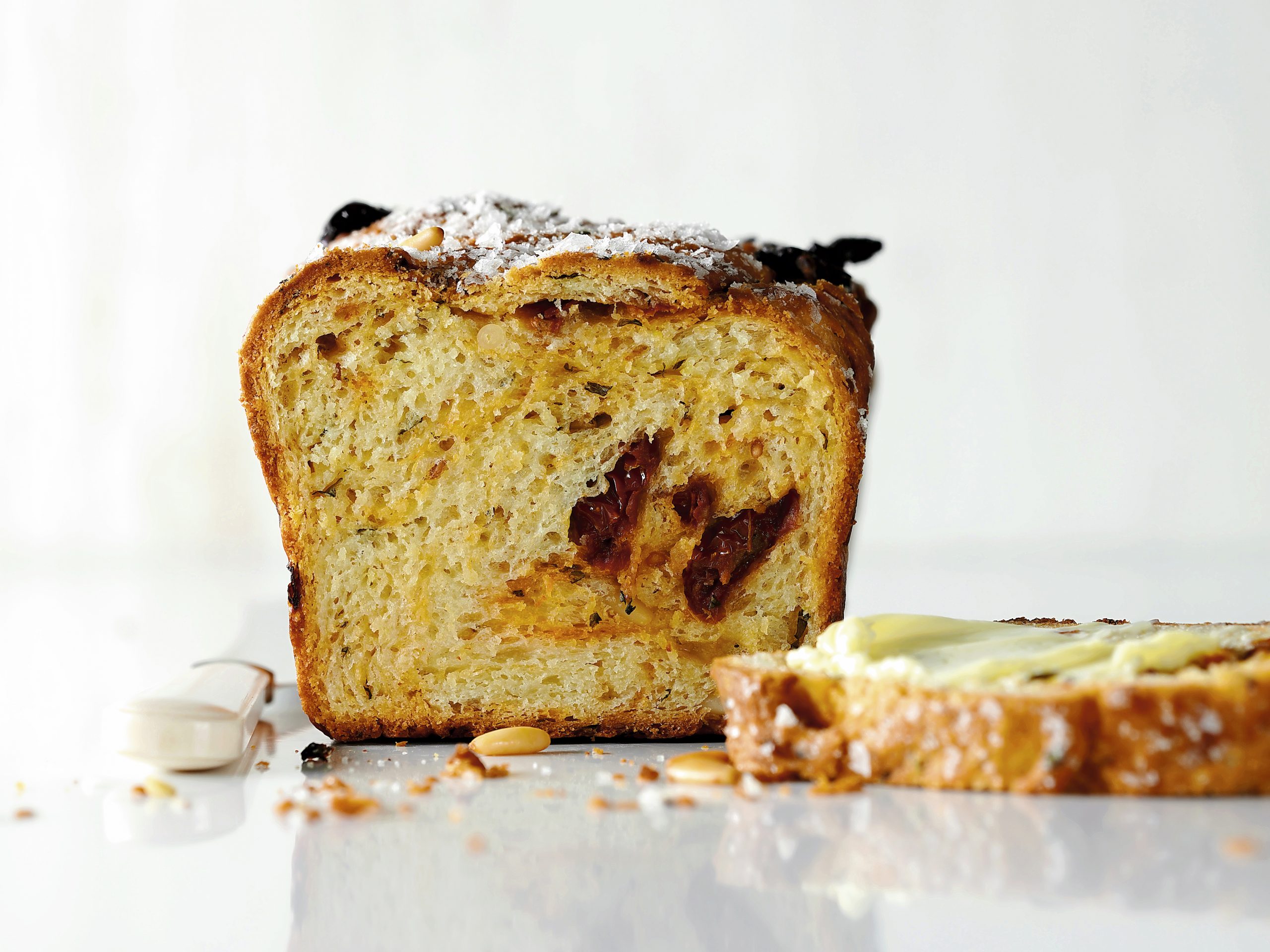 Pain au fromage et à la tomate