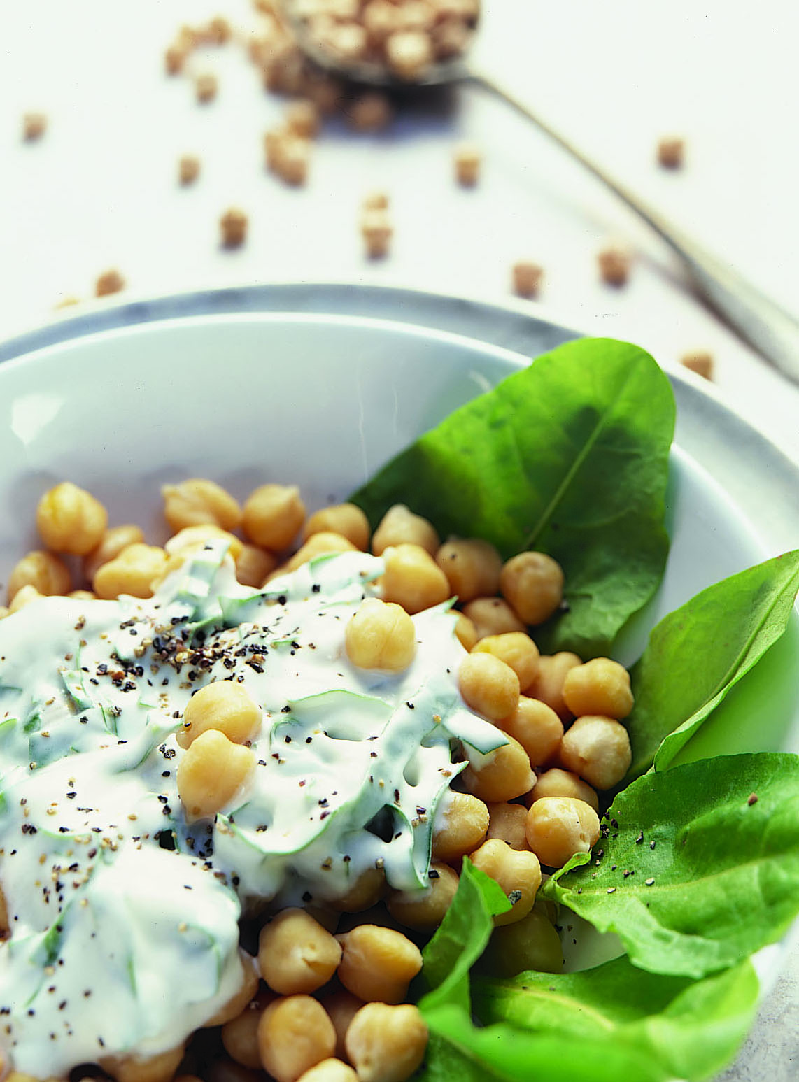 Pois chiches sauce yogourt à l'ail des ours