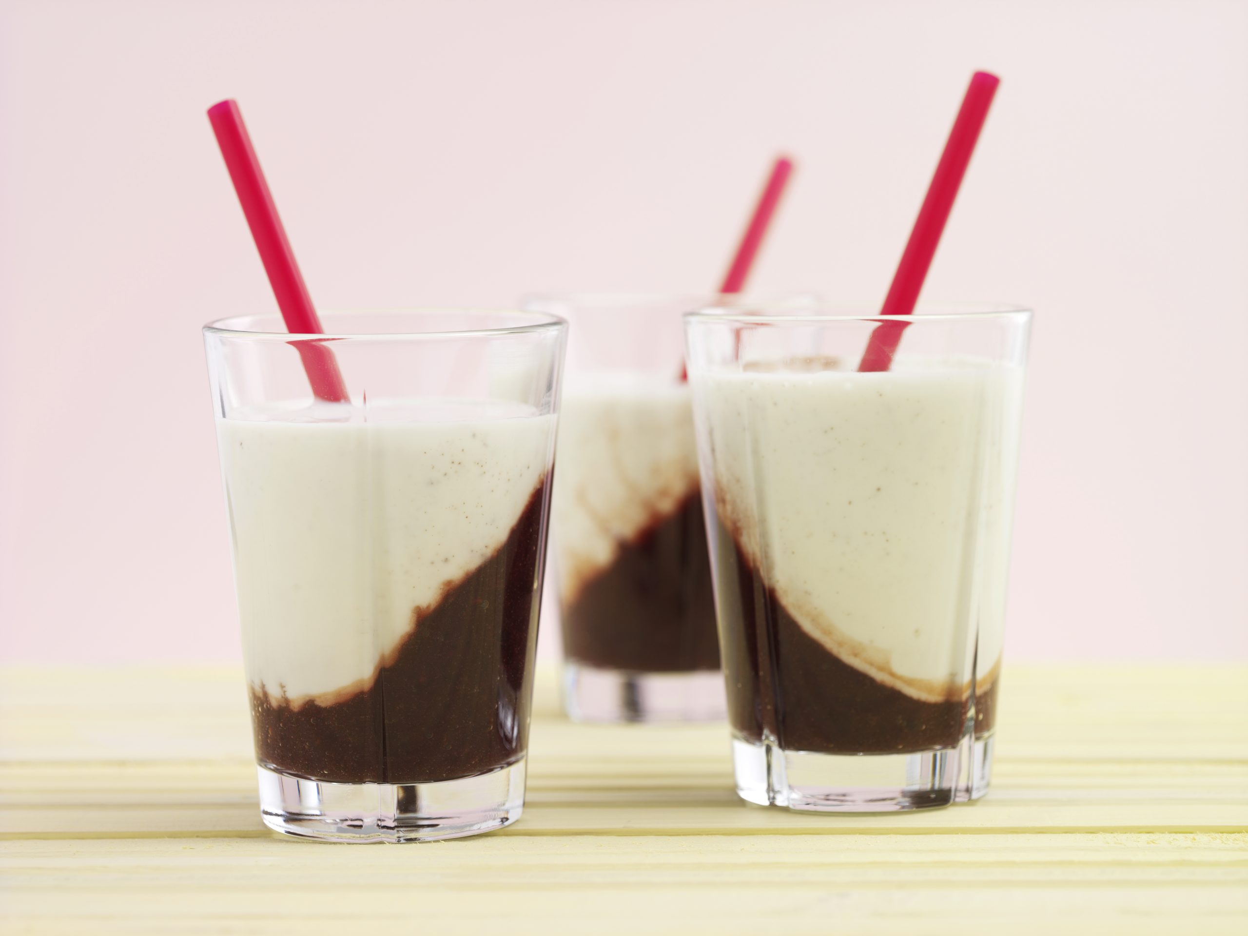 Kirschen-Smoothie mit Zimtjoghurt