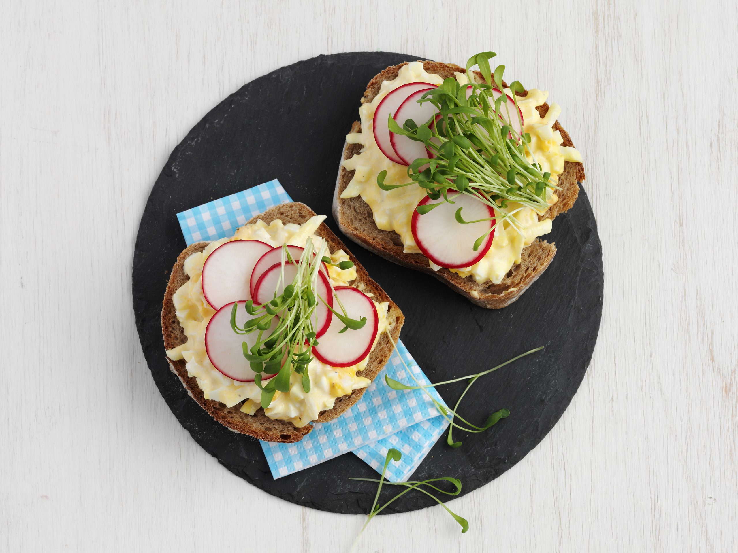 Tartines colrave et oeufs