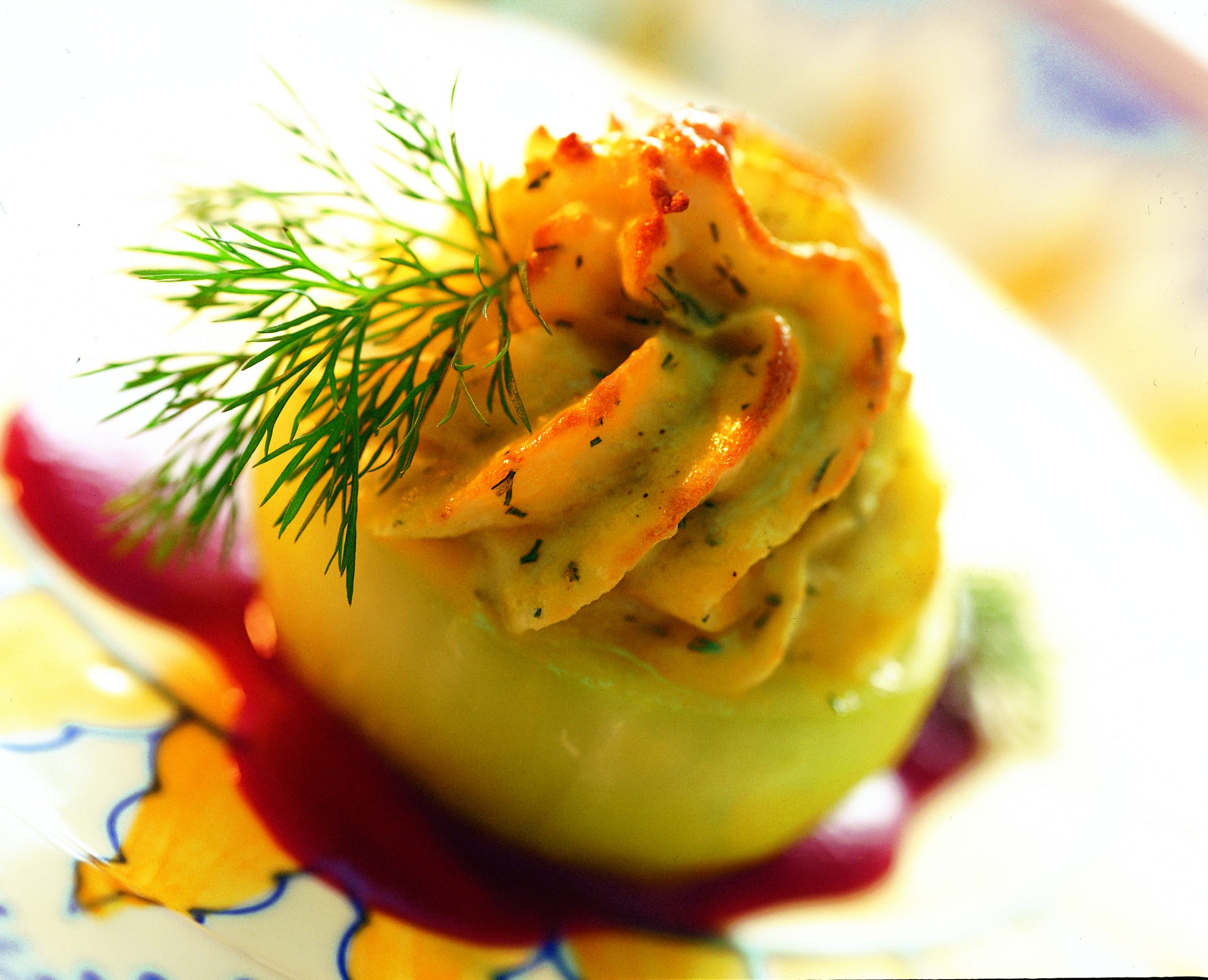 Colrave farci de pomme de terre au Gruyère et sauce à la betterave rouge