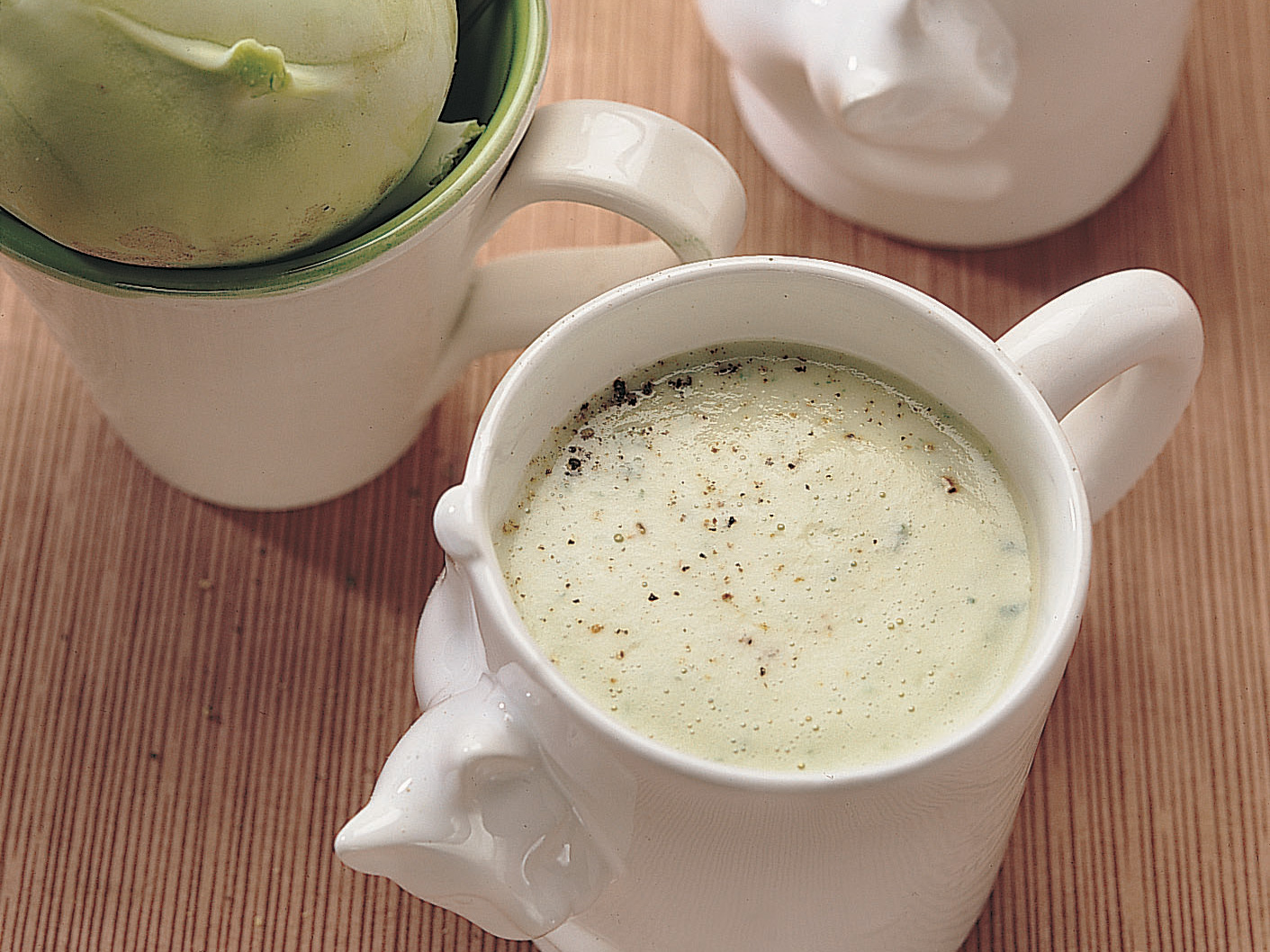 Kohlrabi-Milchsuppe mit Bärlauch