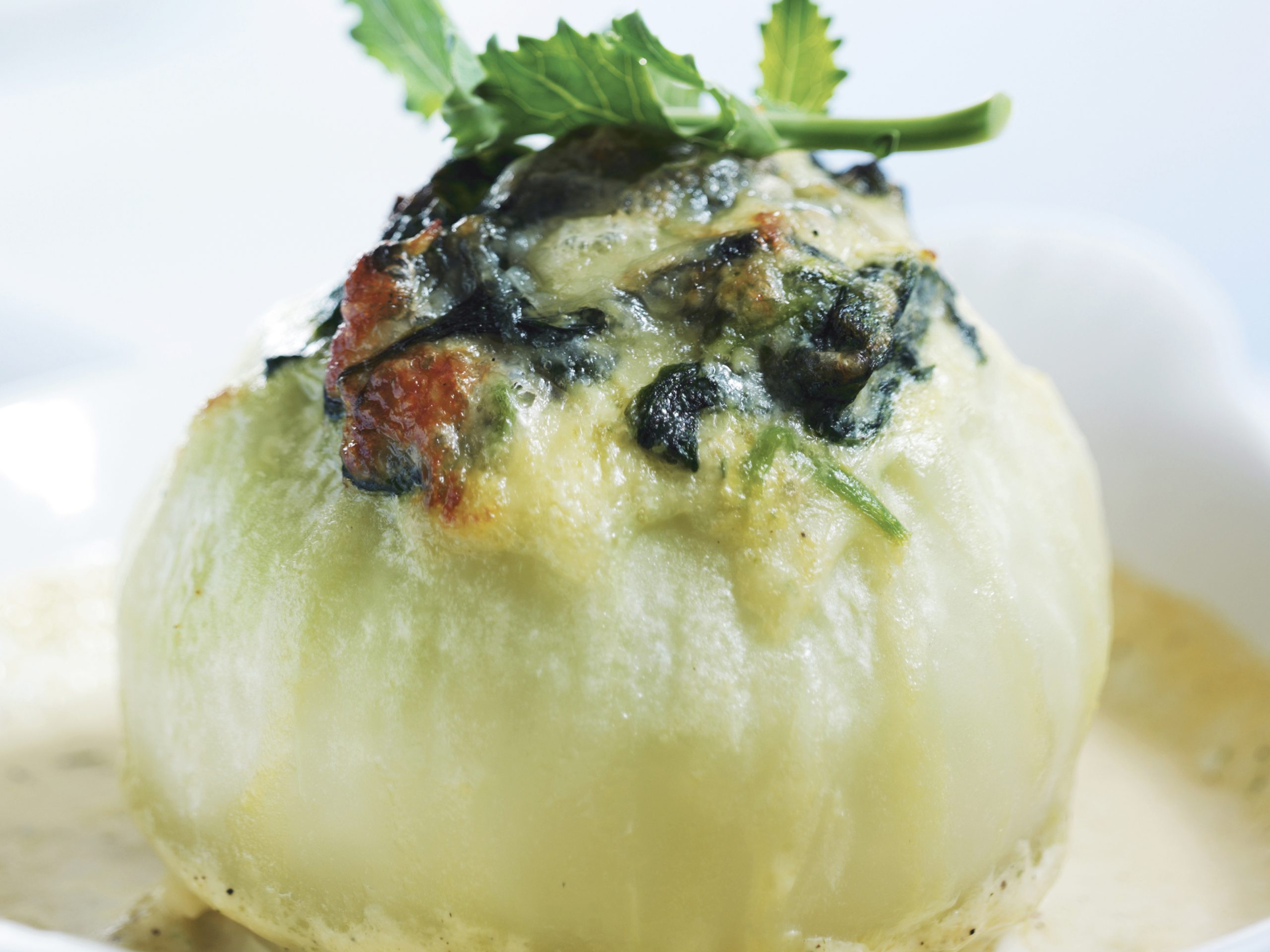 Kohlrabi mit Spinat-Bergkäse-Füllung