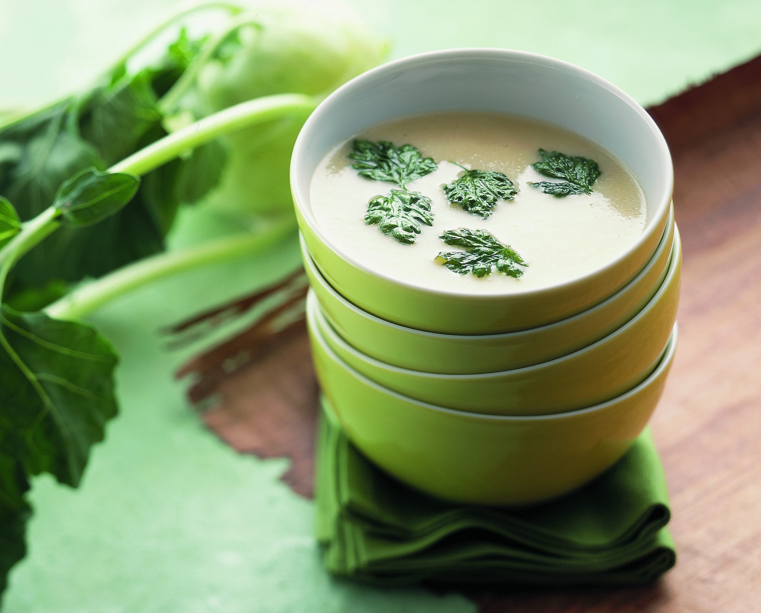 Kohlrabicrèmesuppe mit gebackener Petersilie