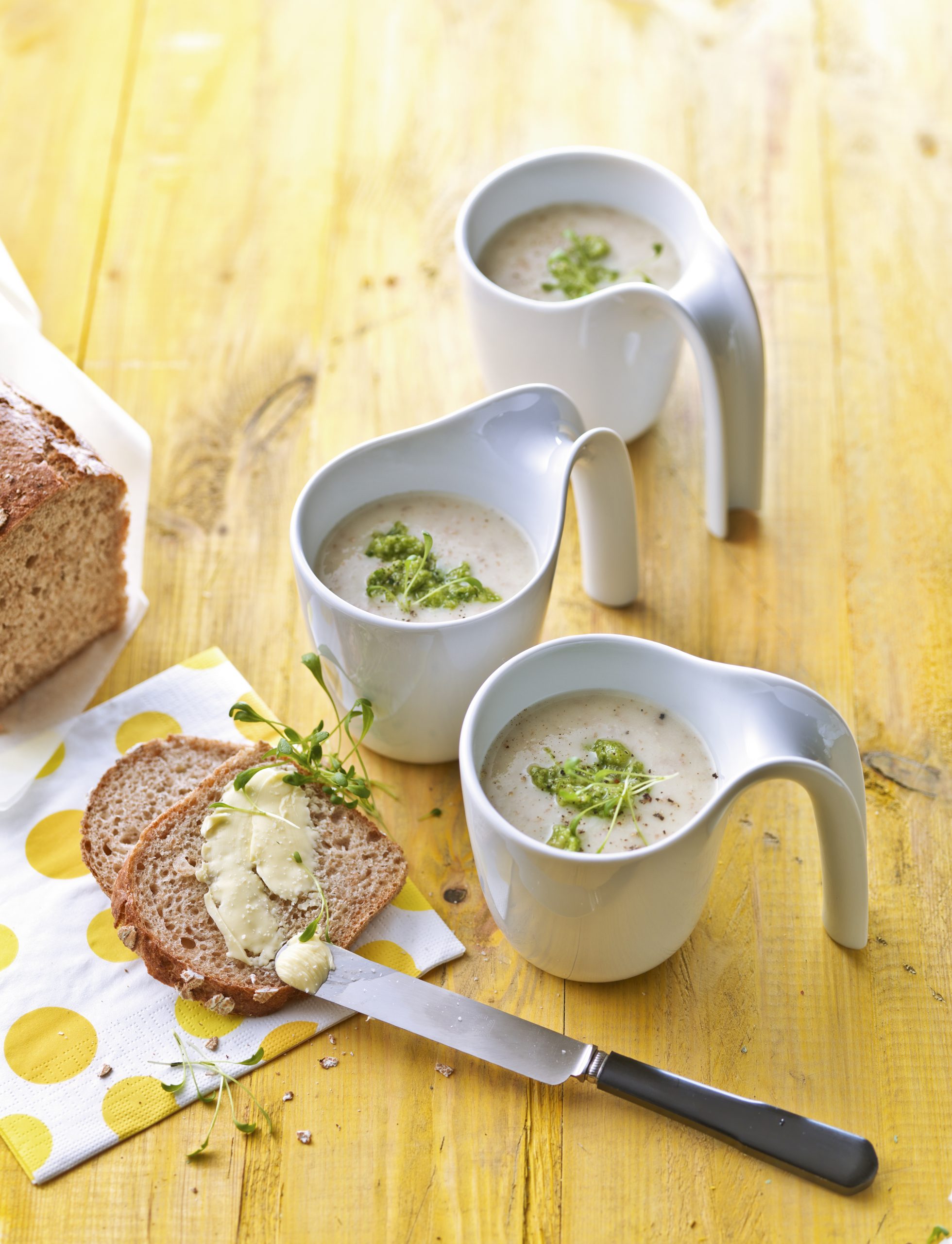 Kohlrabisuppe mit Kressepesto