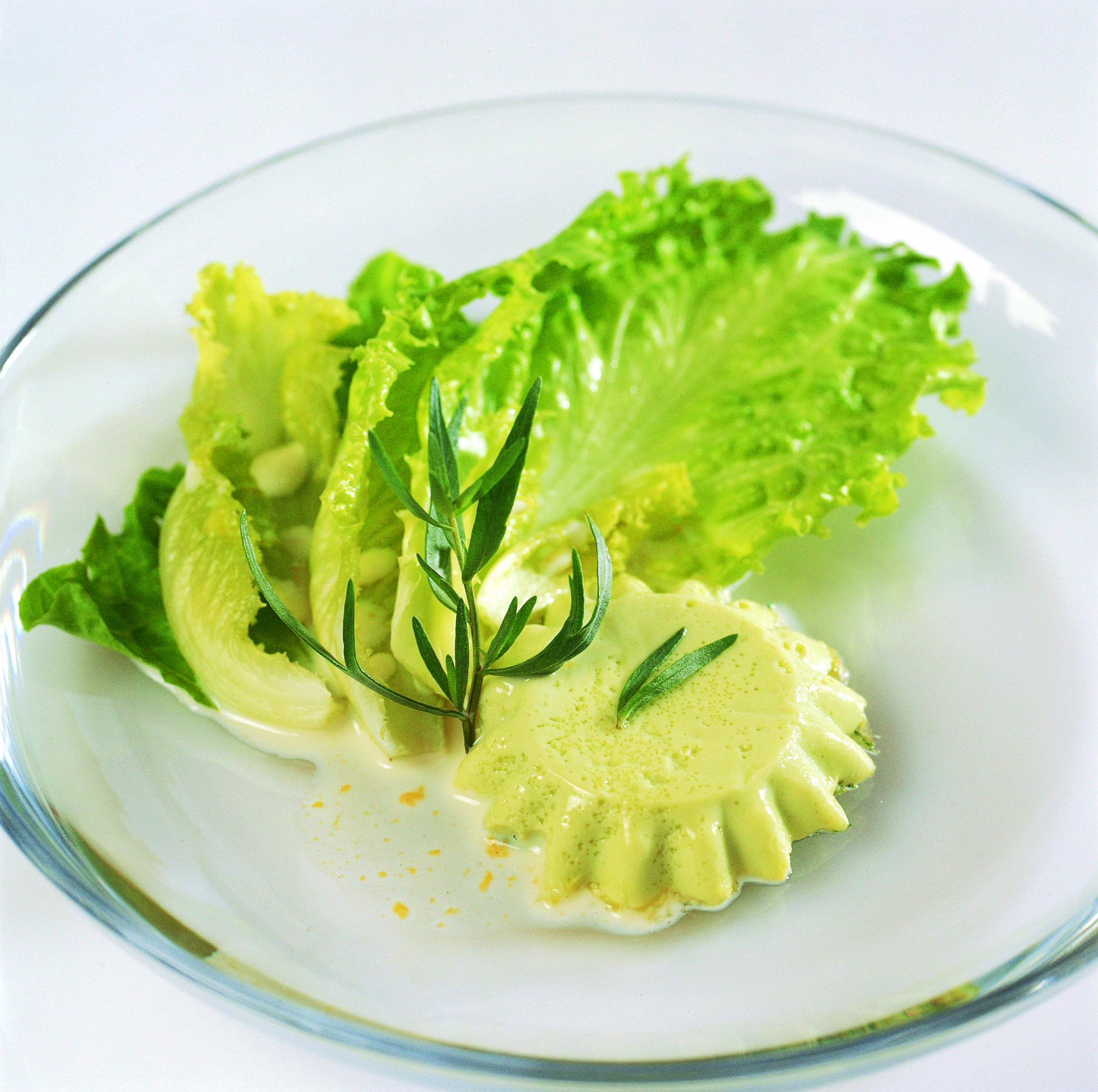 Kräuter-Milch-Flan mit Salat
