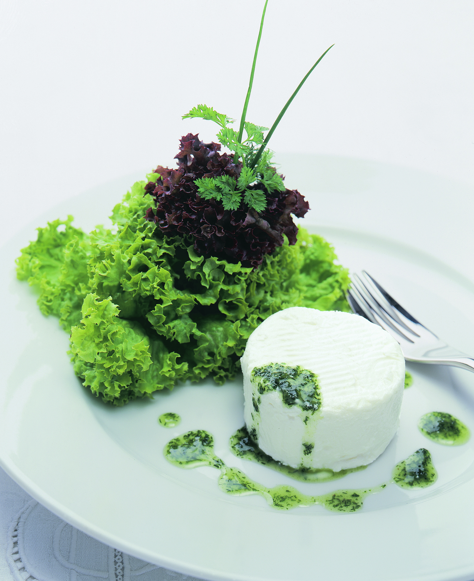 Kräutersalat mit Tessiner Ziegenkäse an Feigensenfsauce