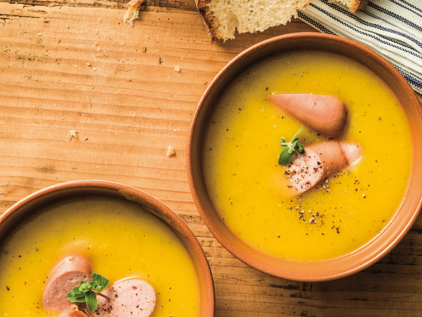 Soupe de pommes de terre et de courge et saucisse