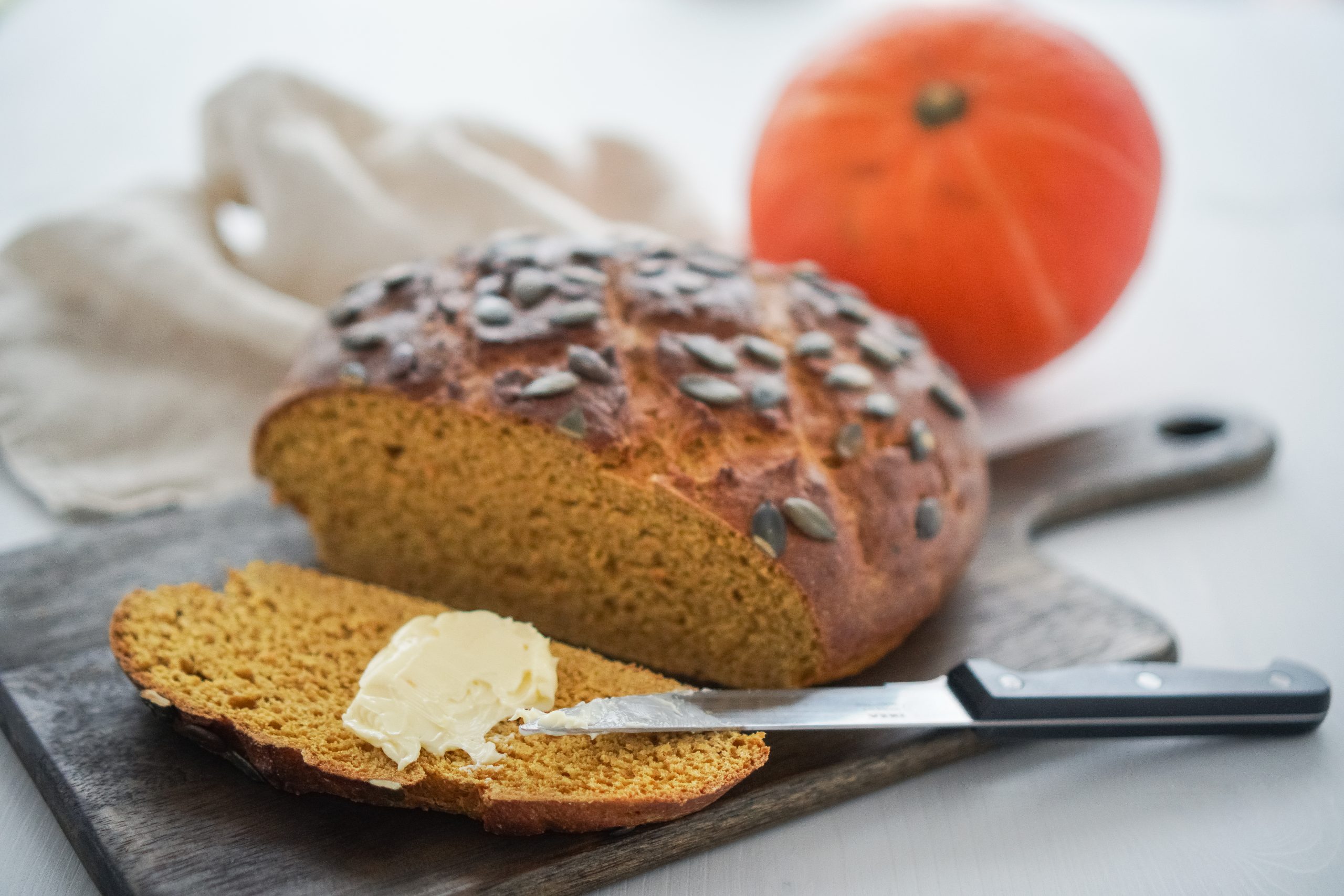 Kürbisbrot mit Magerquark