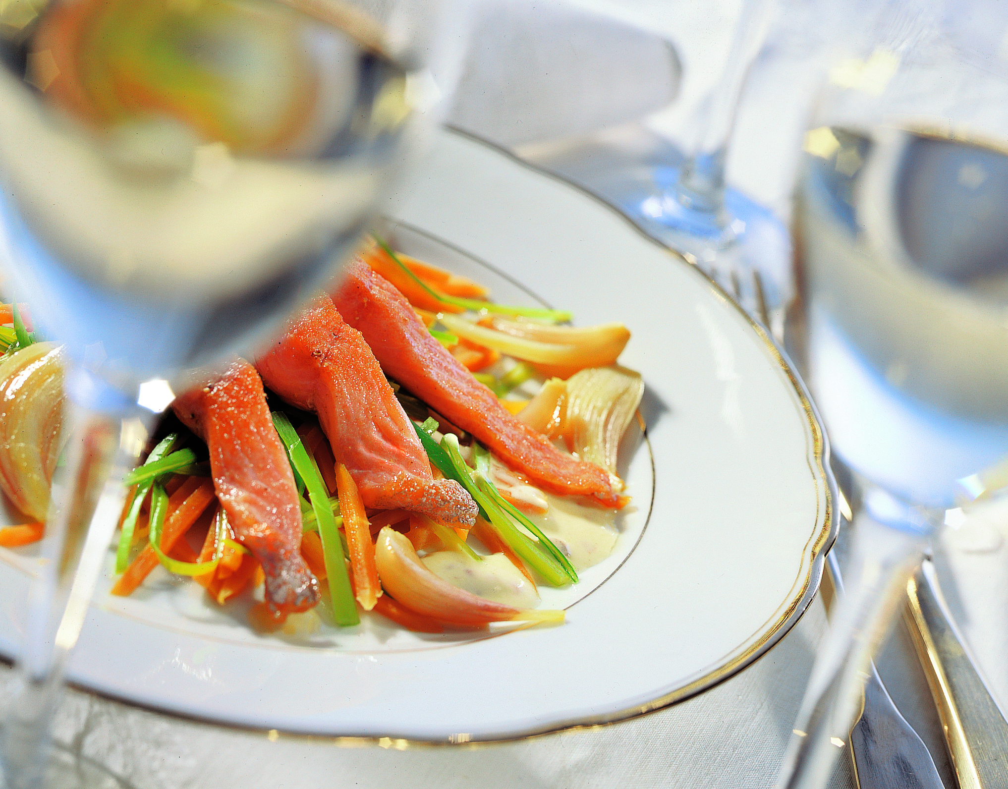 Truite saumonée sur julienne de légumes