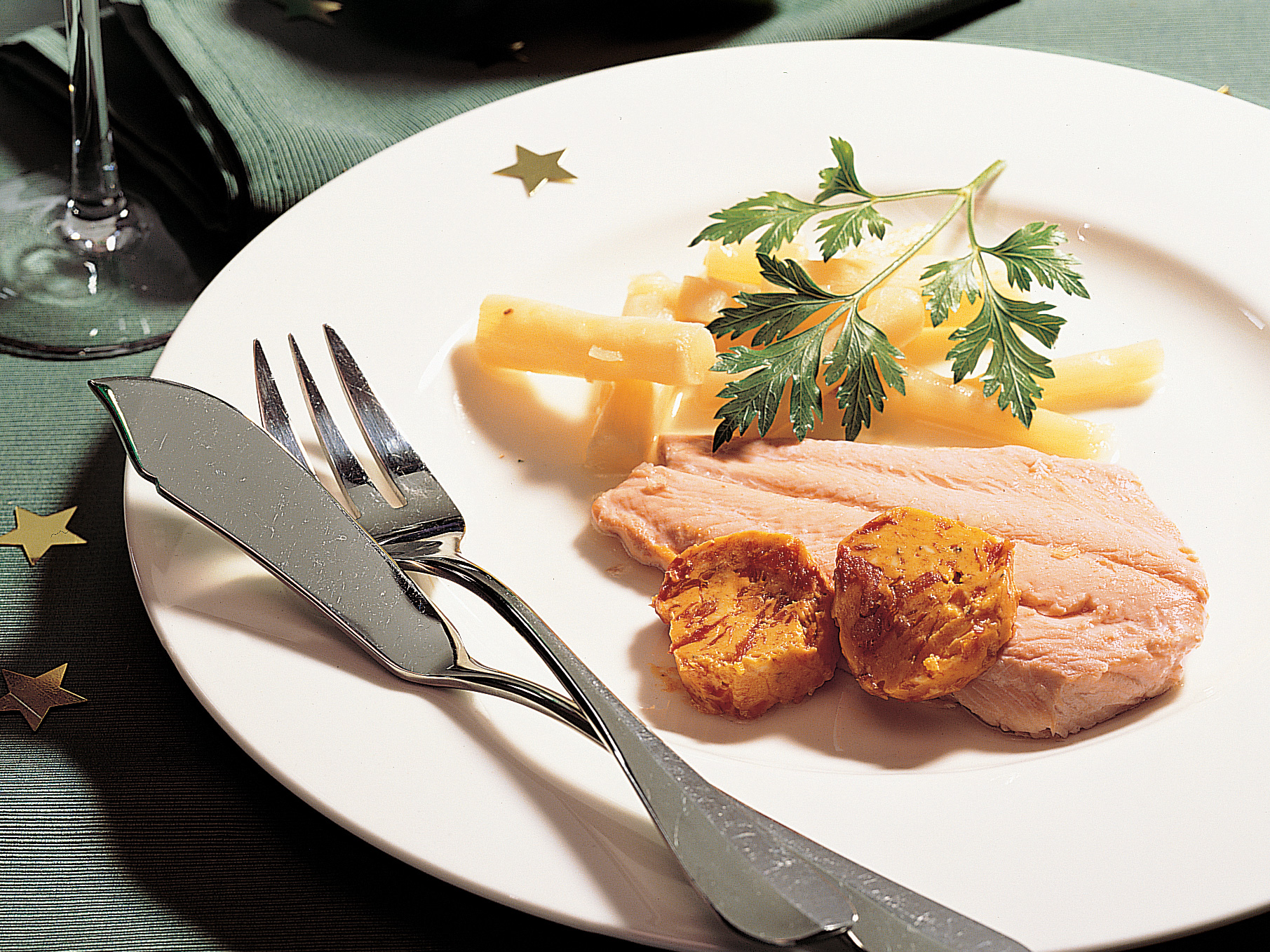 Lachsforellenfilets mit Schwarzwurzeln und Dörrtomaten
