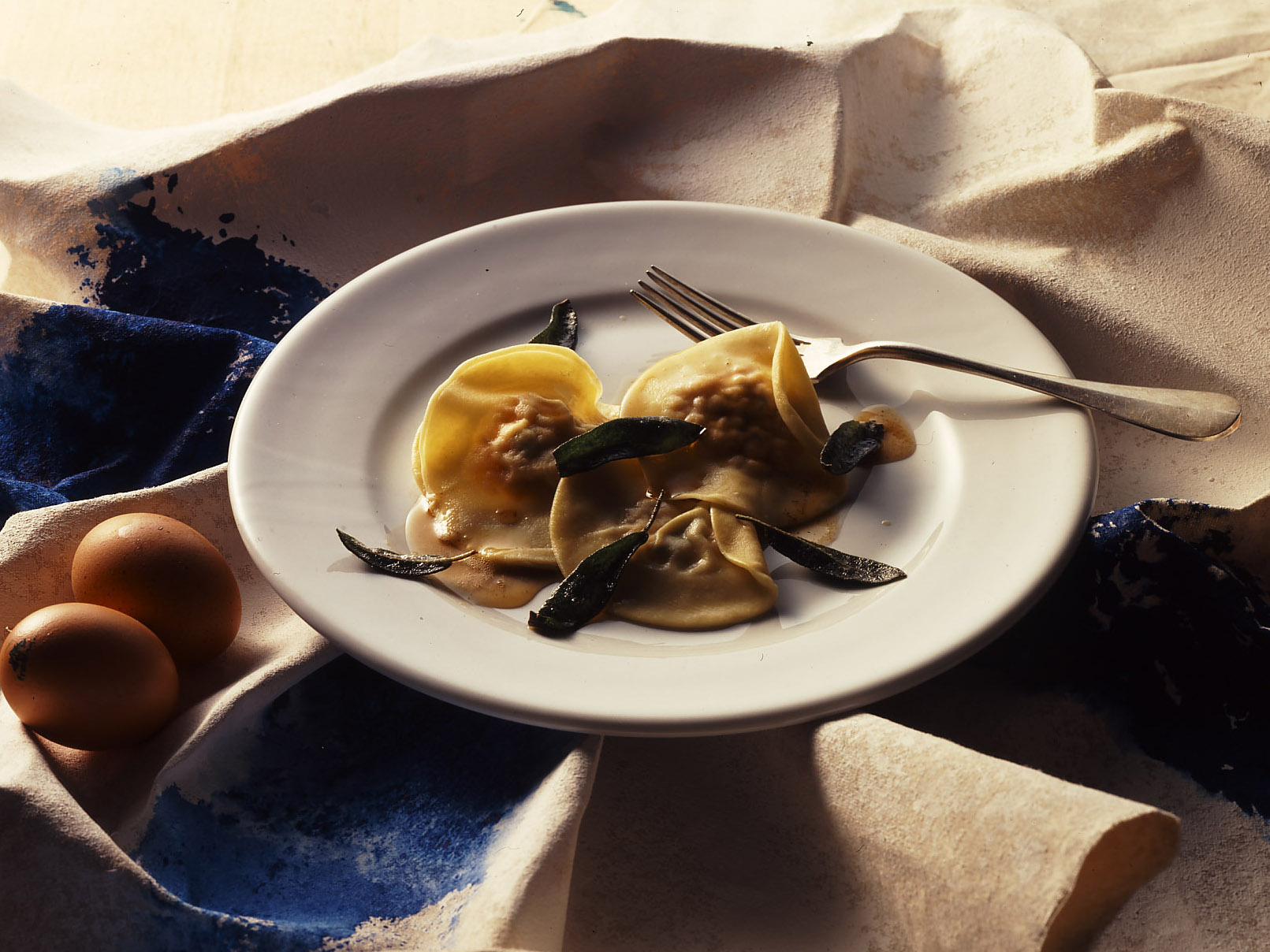 Lachsravioli an Salbeisauce