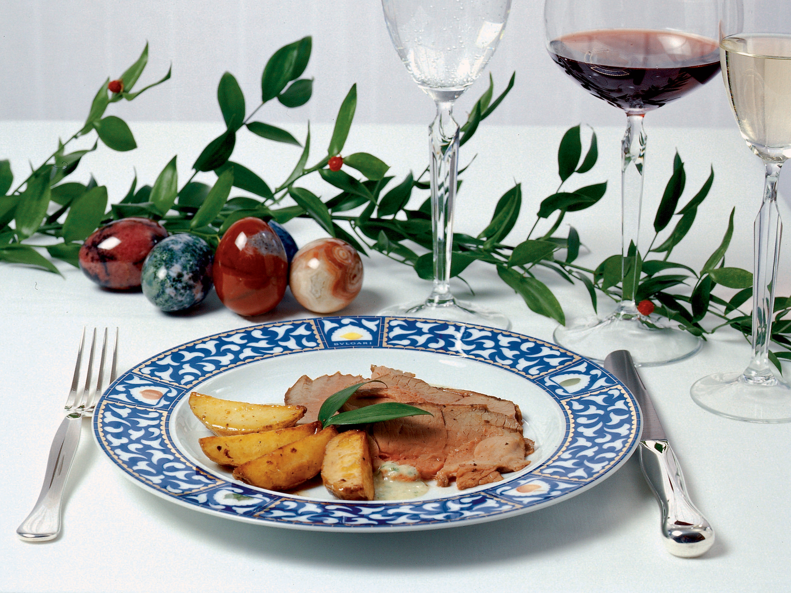 Lammgigot an Bärlauch-Buttermilch-Sauce mit Kartoffelschnitzen