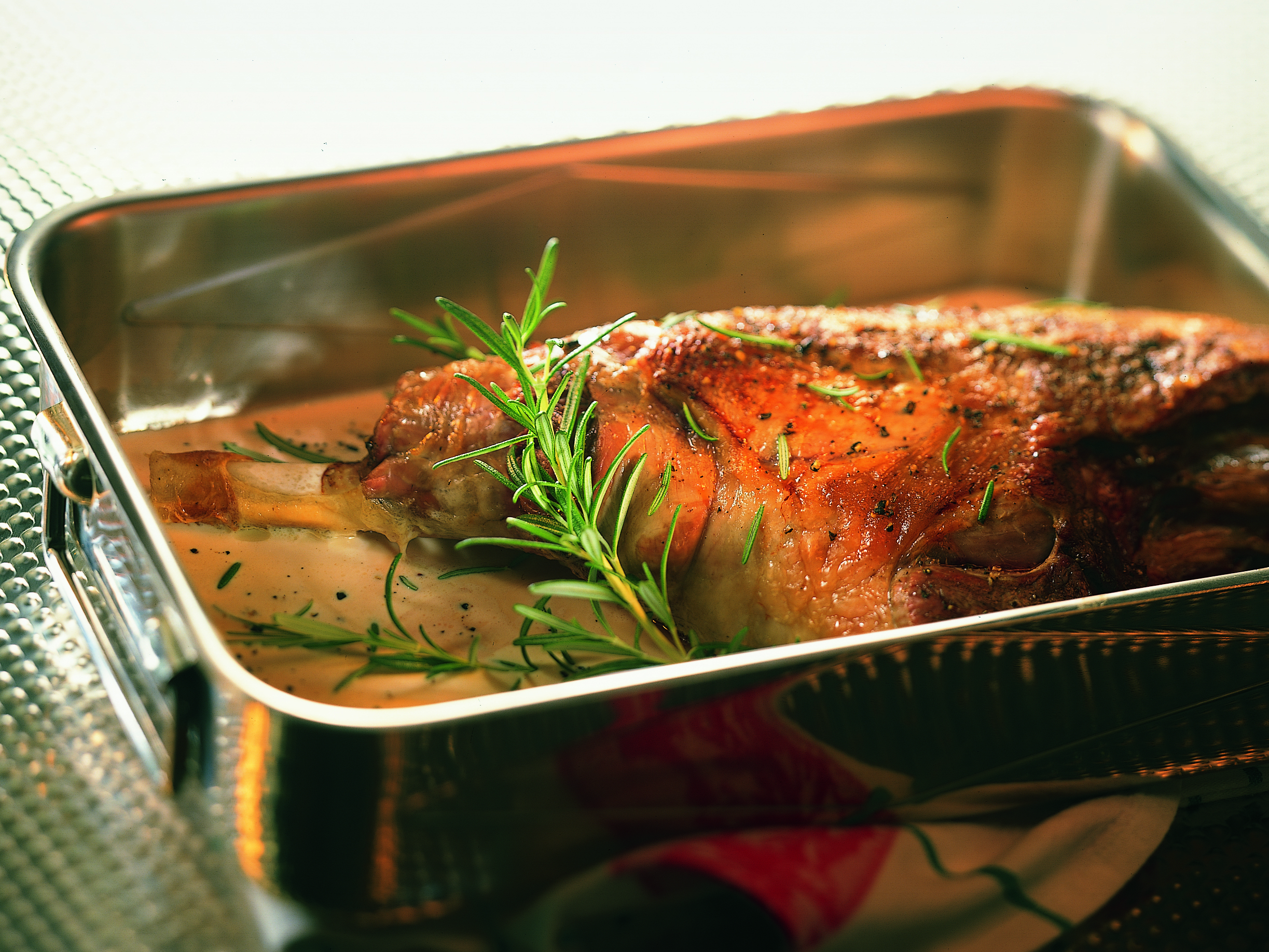 Gigot d'agneau au lait de romarin