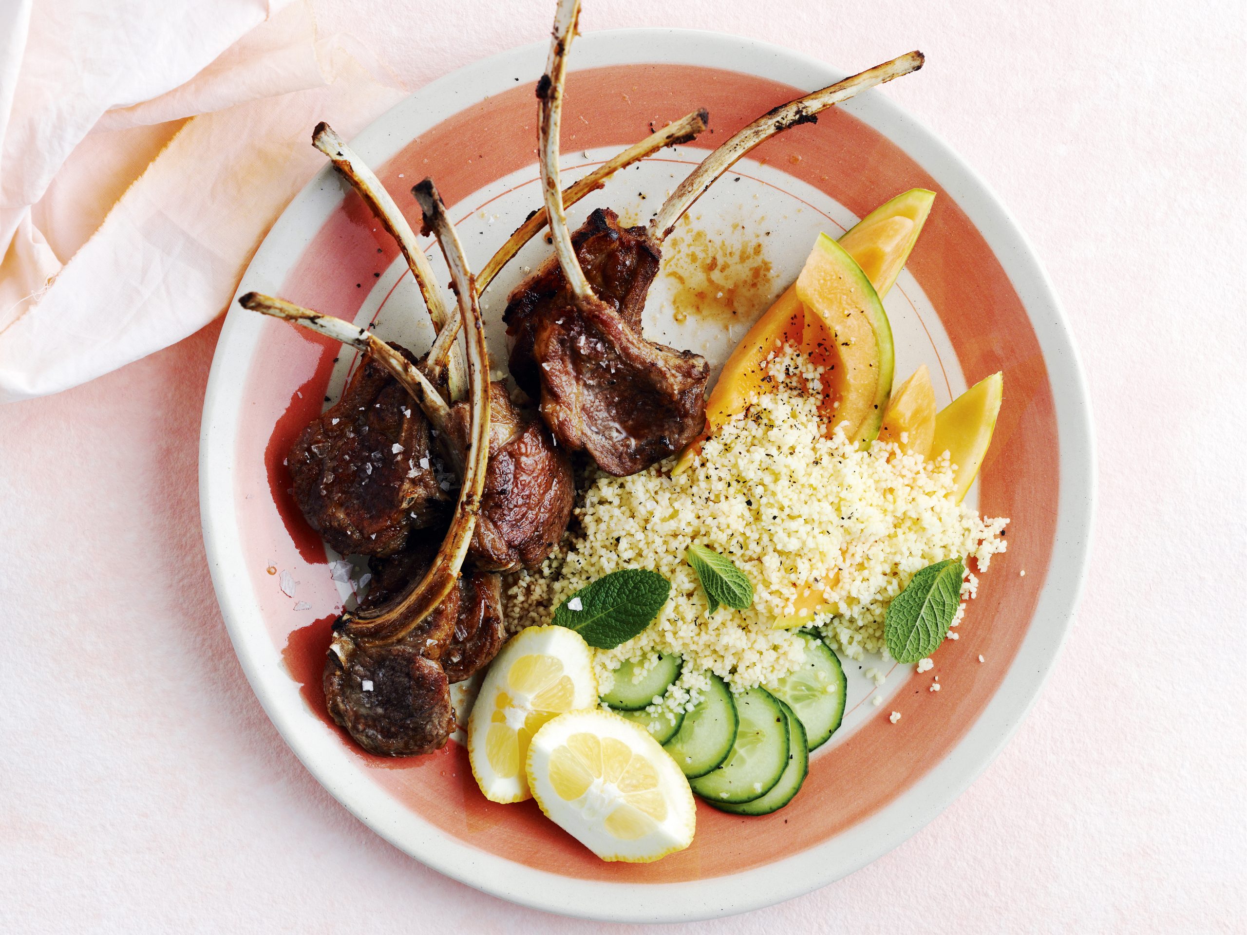 Lammkoteletts mit Couscous-Minze-Salat