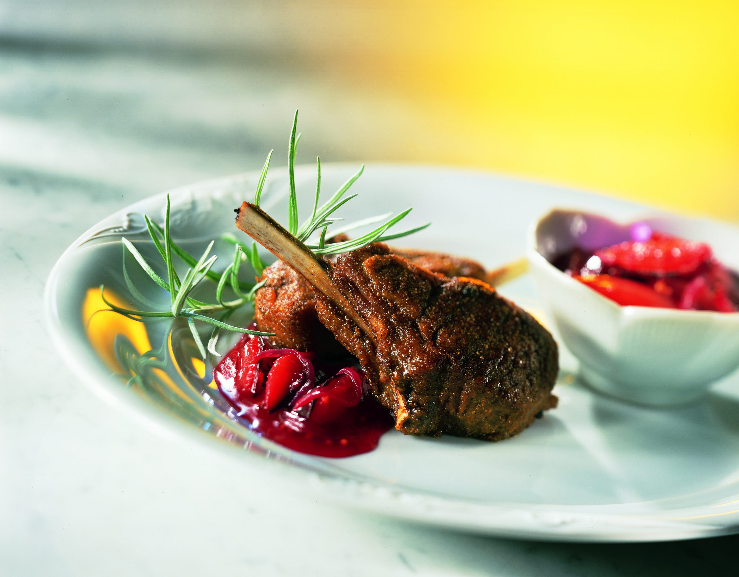 Lammkoteletts mit Zwetschgen-Chutney