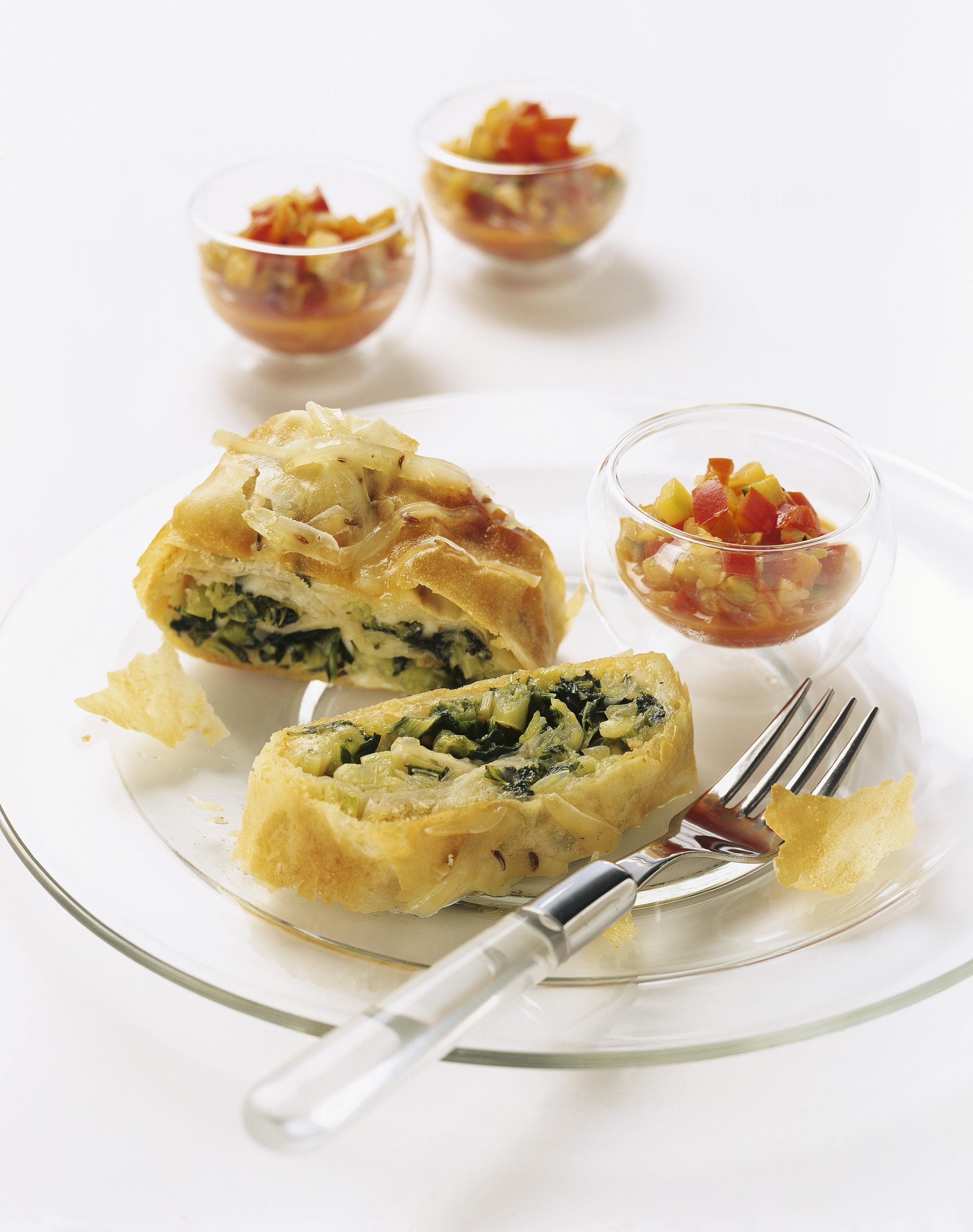 Lattichstrudel mit Ratatouillesauce